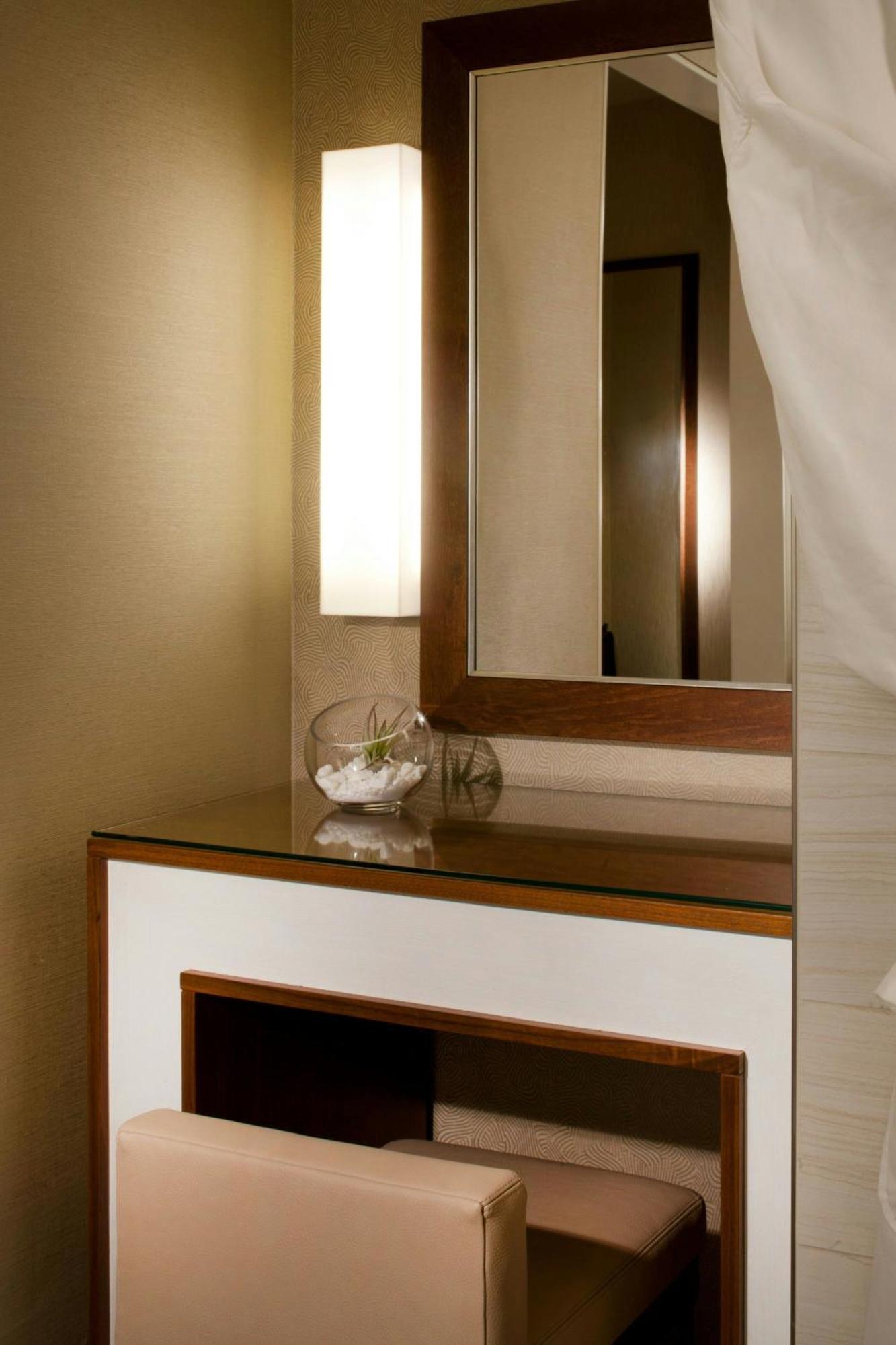 Junior Suite 1 Bedroom Suite 2 Queen
