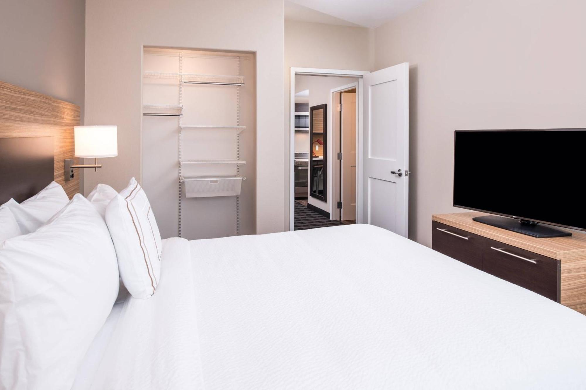 1 Bedroom Suite 1 King Sofa bed