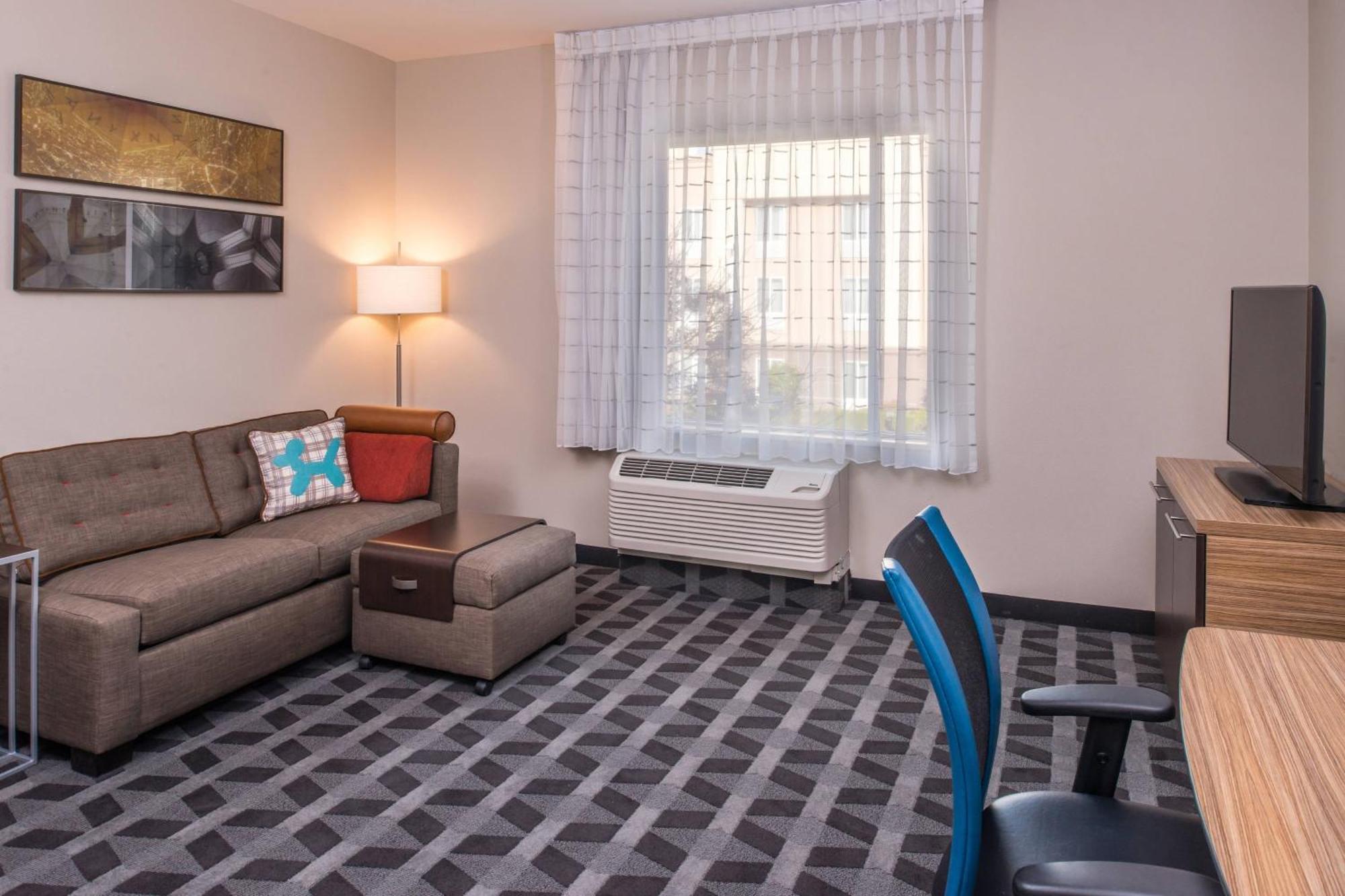 1 Bedroom Suite 1 King Sofa bed