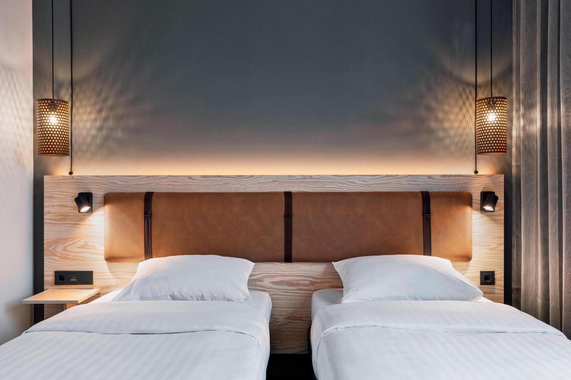 Moxy Twin Sleeper,1634453270:JPEG