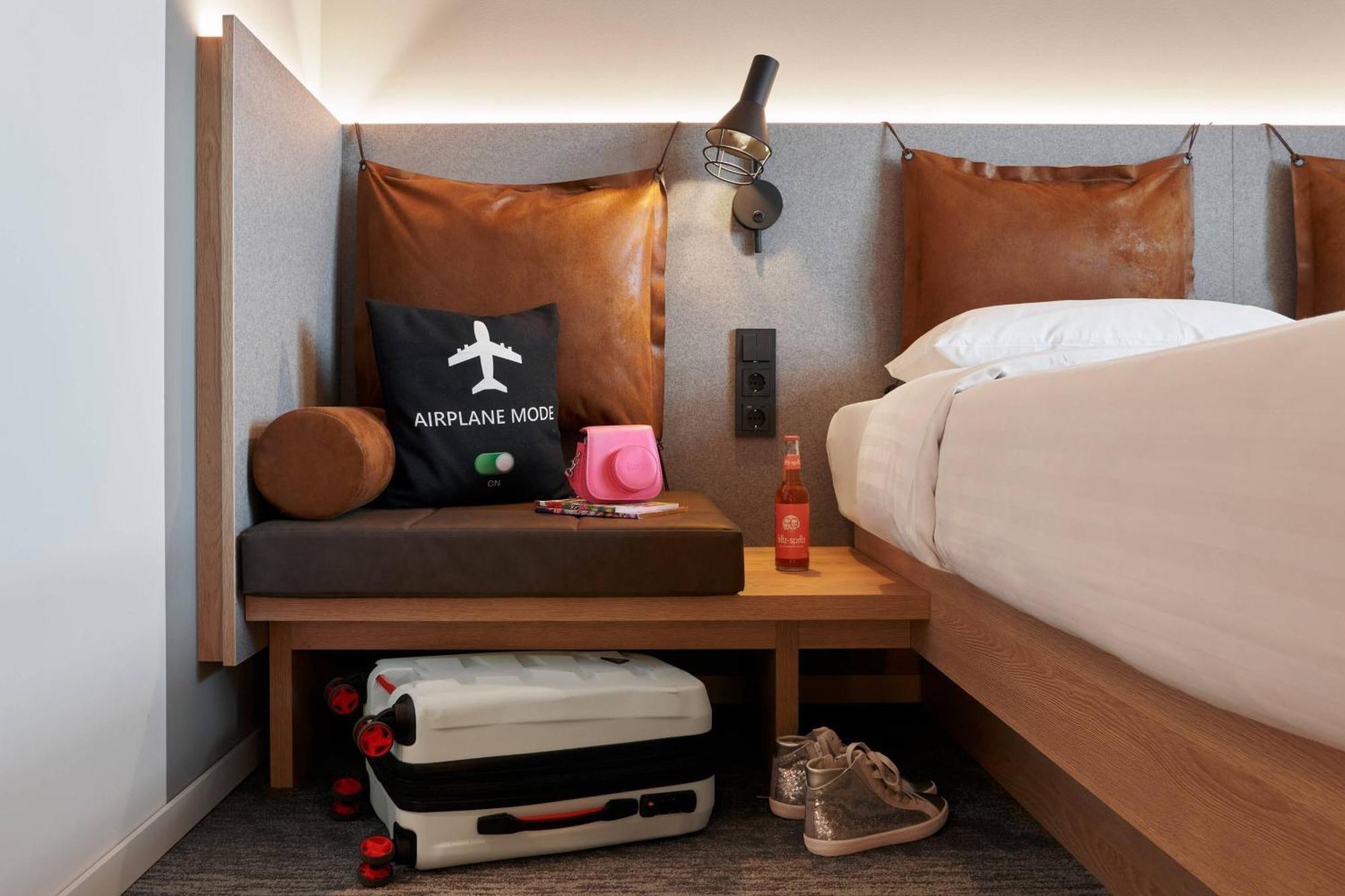 Moxy Sleeper Guest room 1 Queen