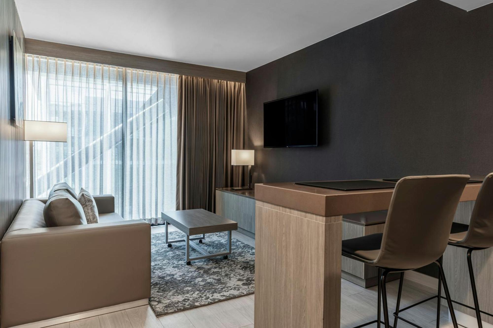 AC King Suite