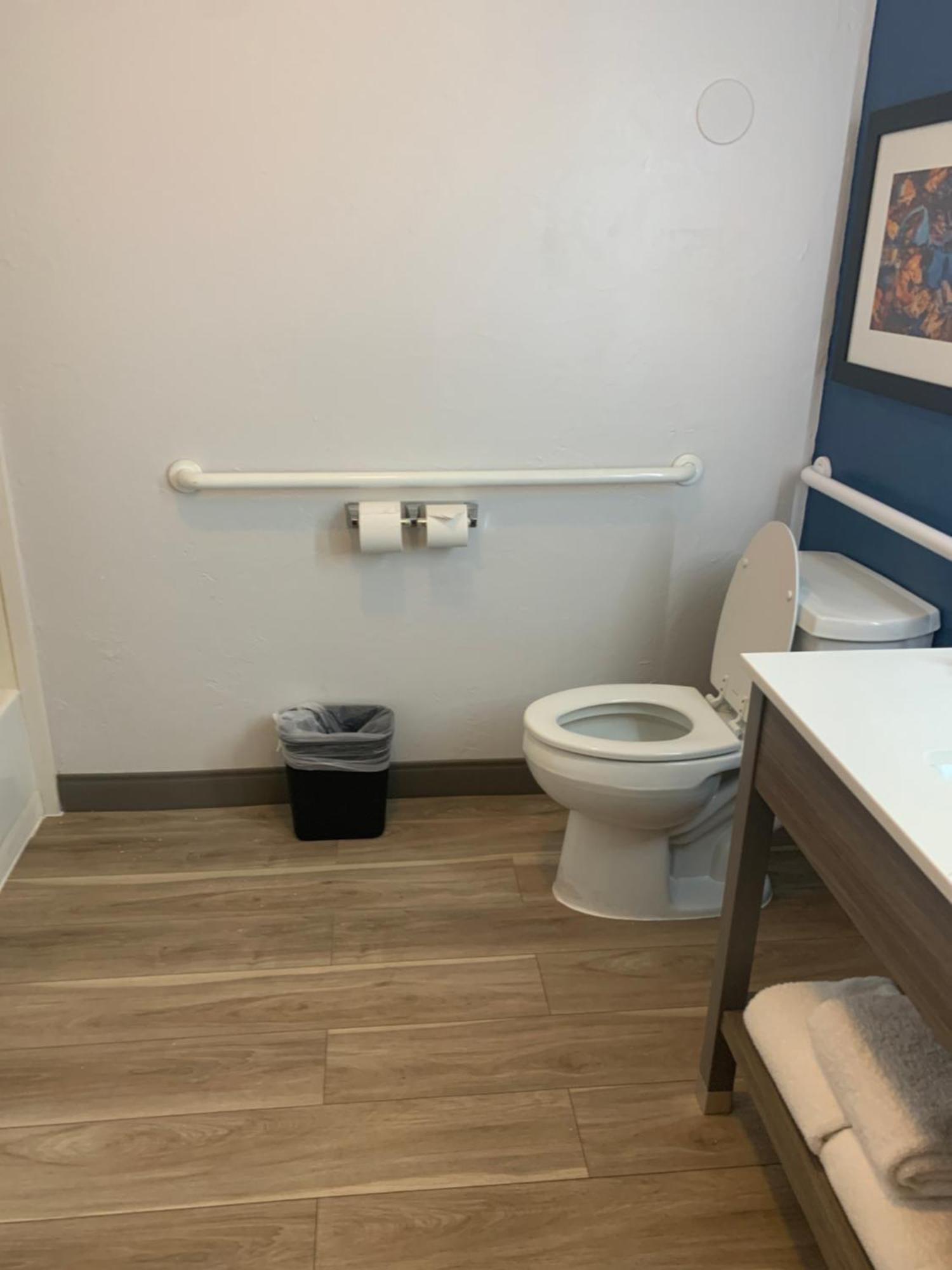 Queen Room Two Queen Beds Bath Tub Mobility Accessible or Non-Smoking
