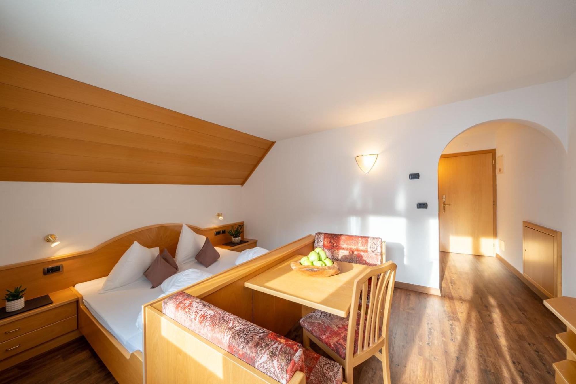 Budget Double Room Annex Residence Hotellino 50m