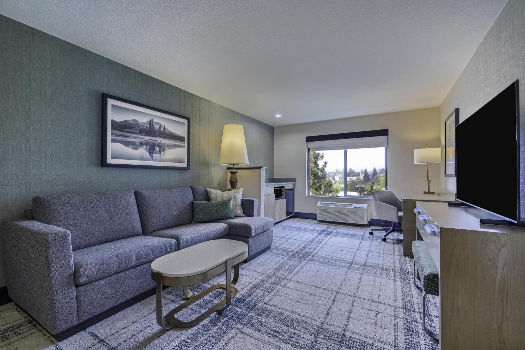 Junior King Suite Seating Area