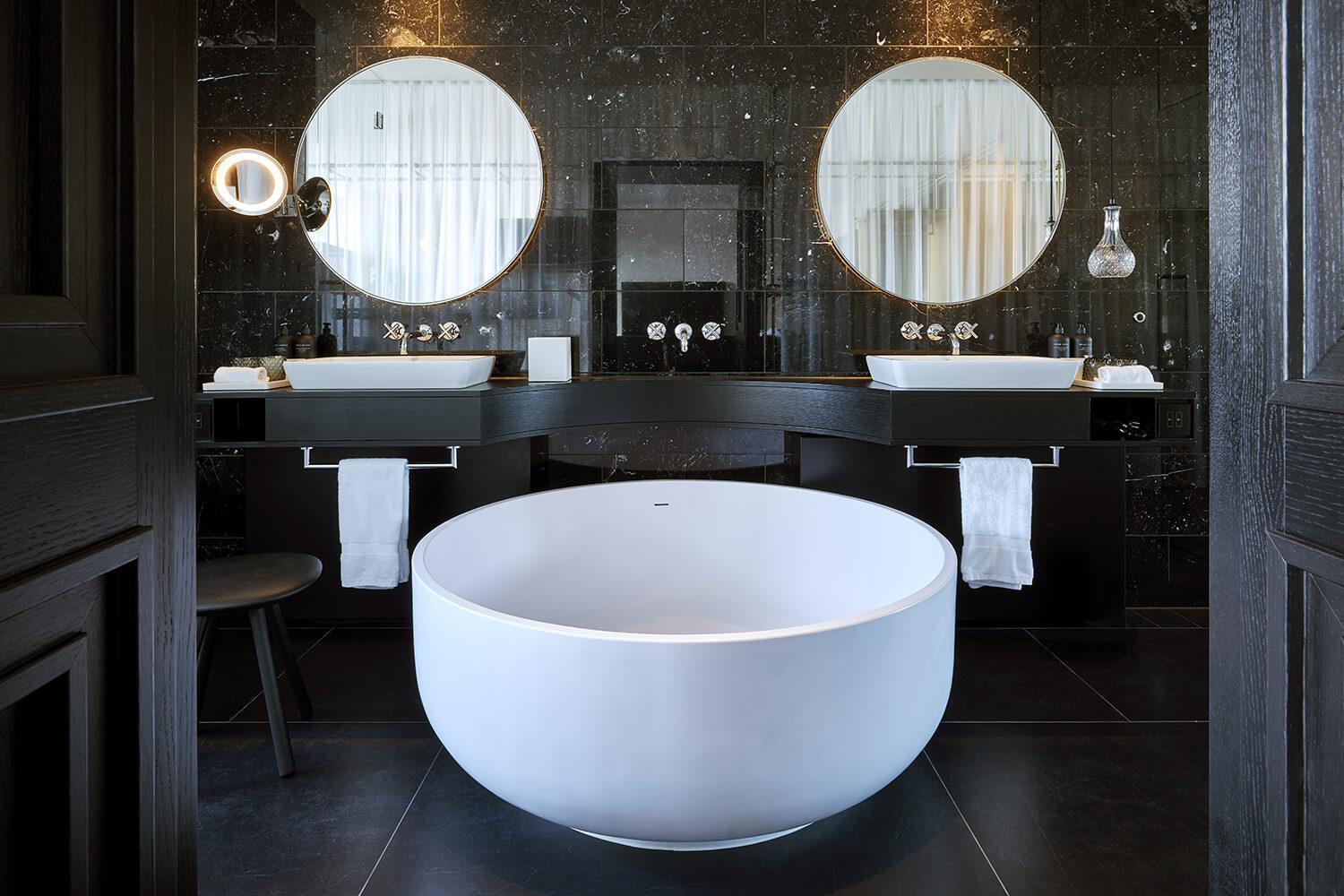 Deluxe Suite, Suite, 1 King, Balcony