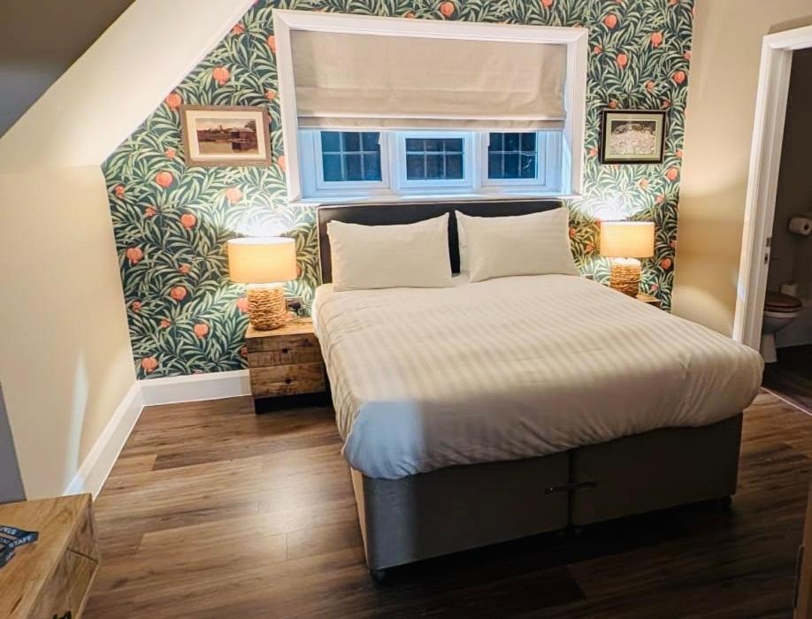 Suite,1635475867:JPEG