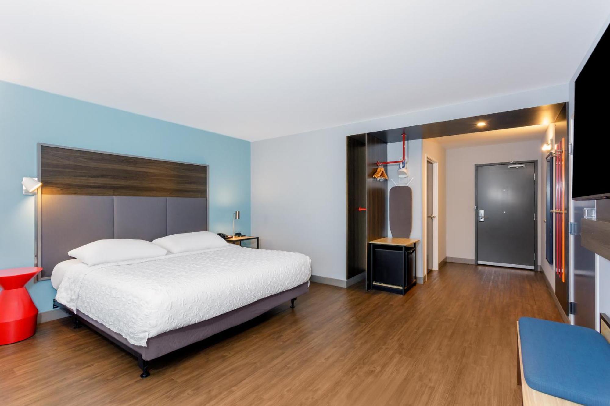 King Room with Bath Tub - Mobility Access
