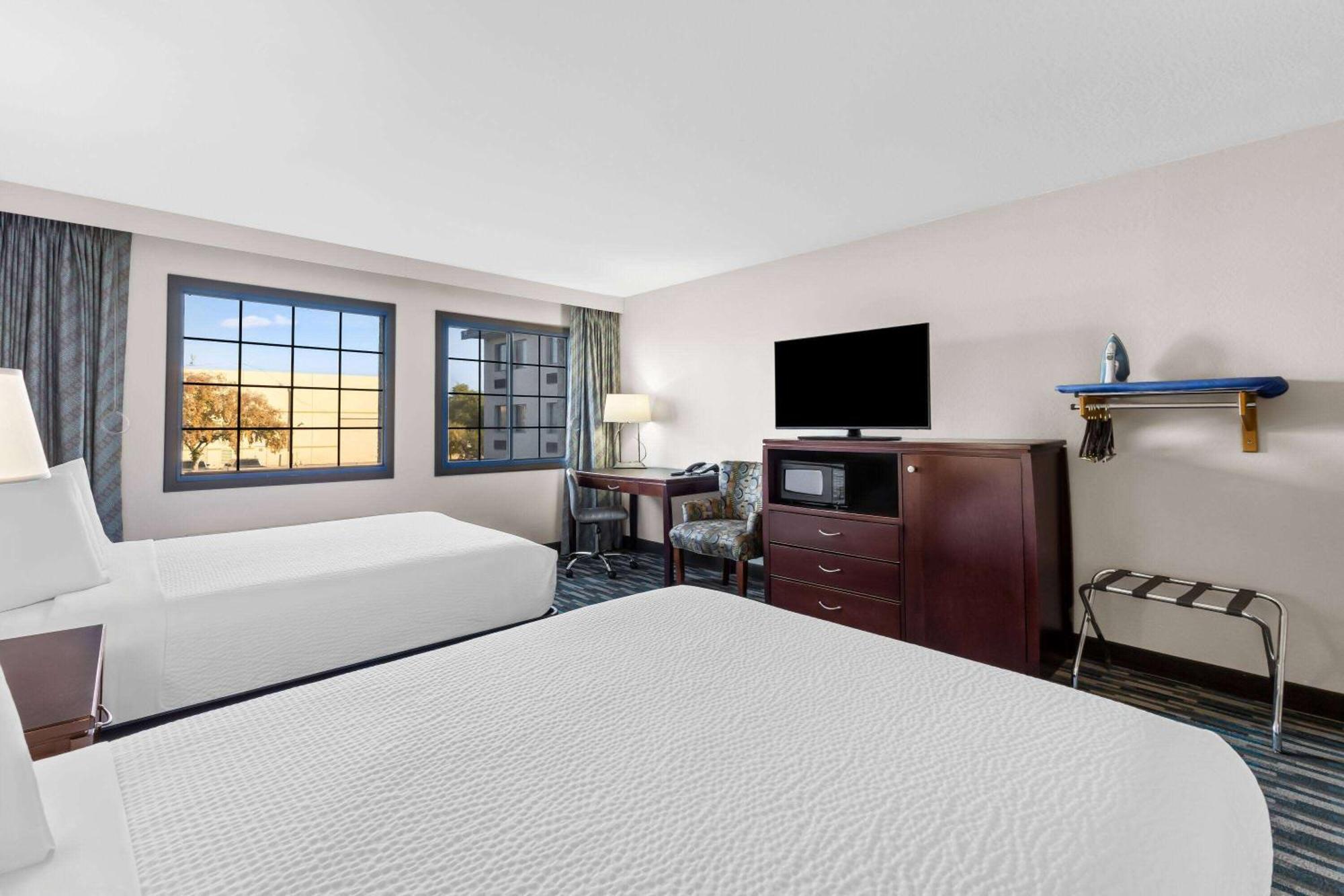 Queen Room with Two Queen Beds - Disability Access/Non-Smoking (No pets allowed)