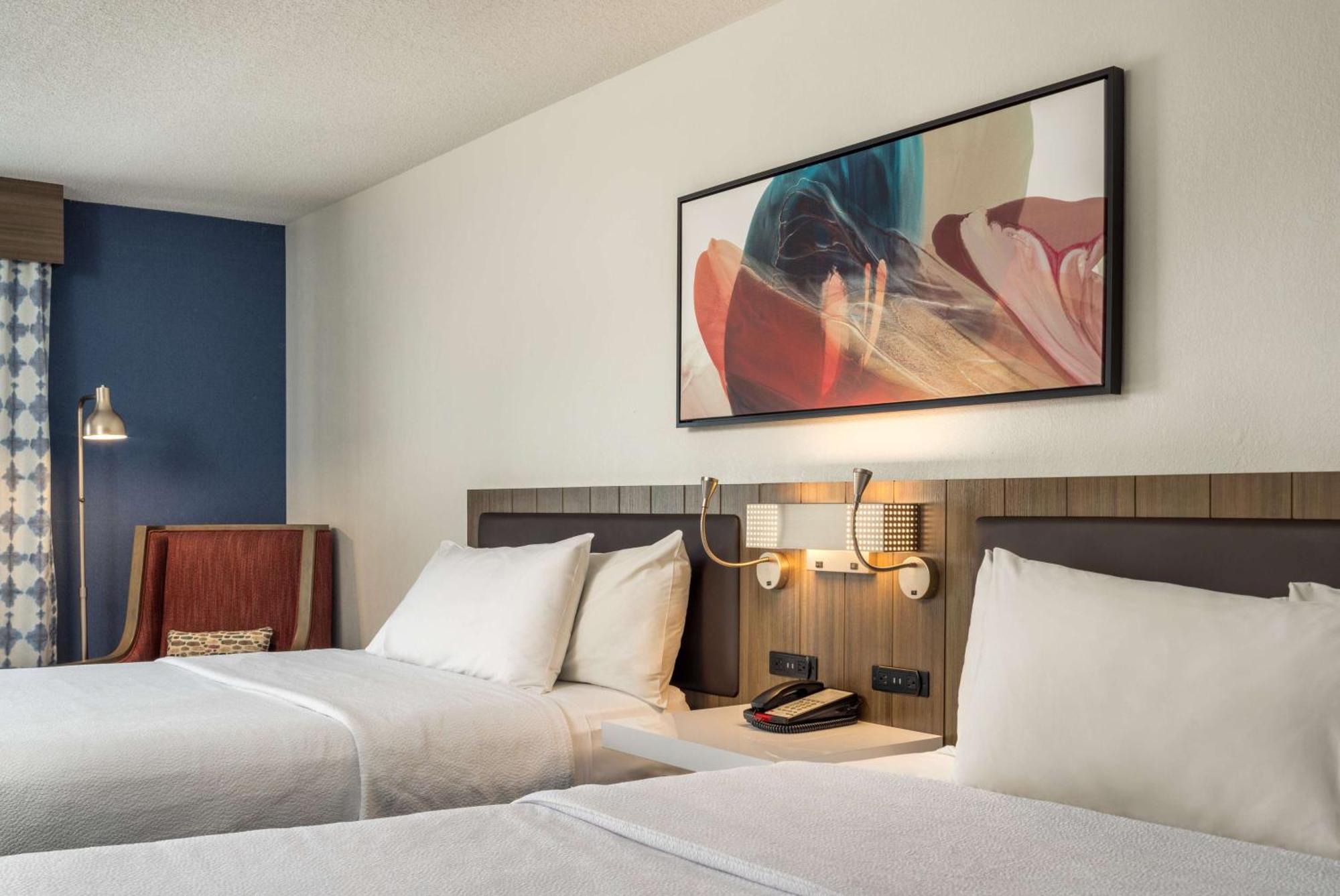 Deluxe Queen Room