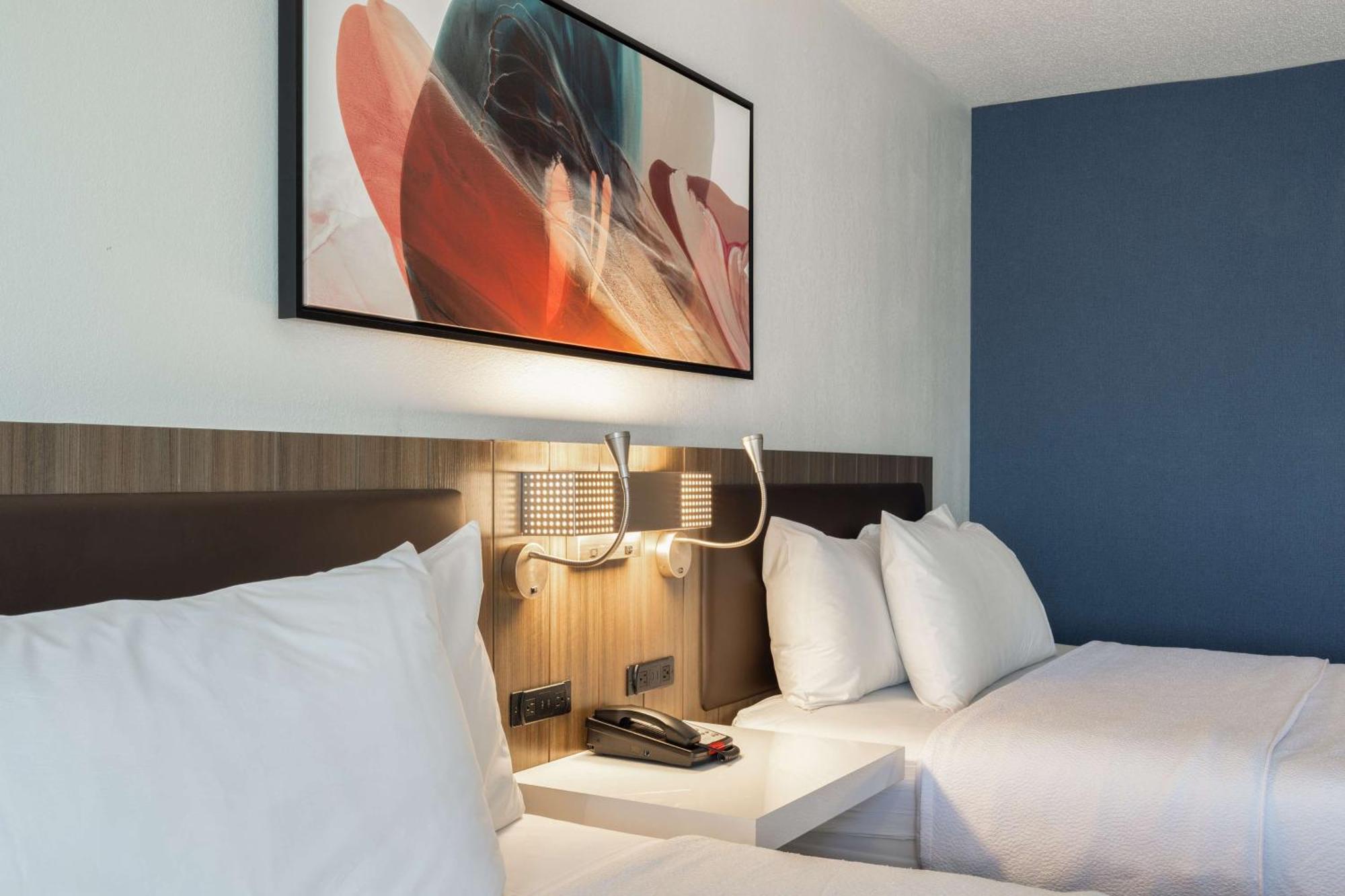 Deluxe Queen Room