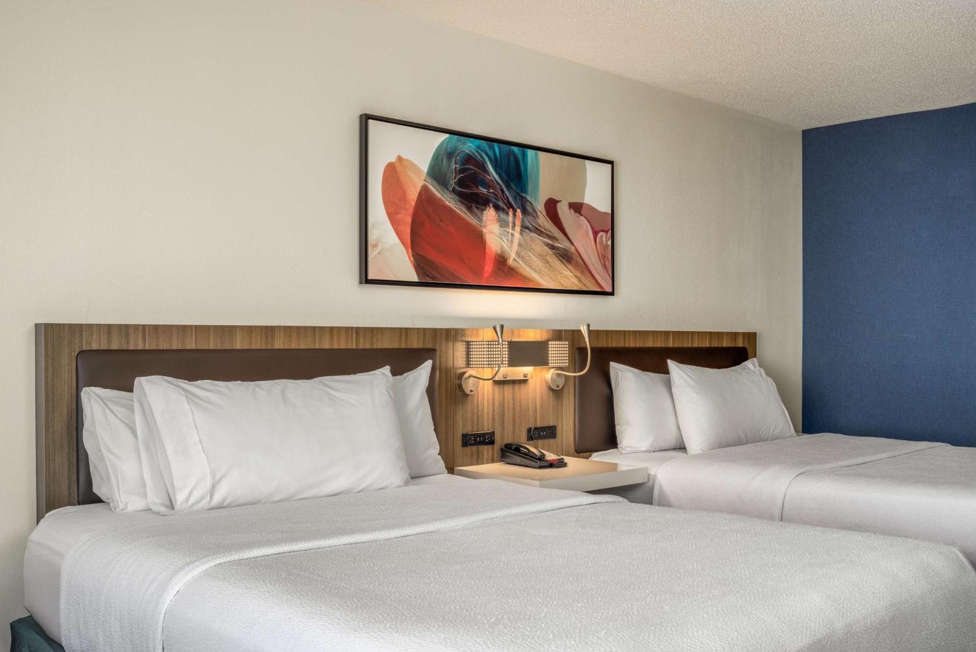 Deluxe Queen Room
