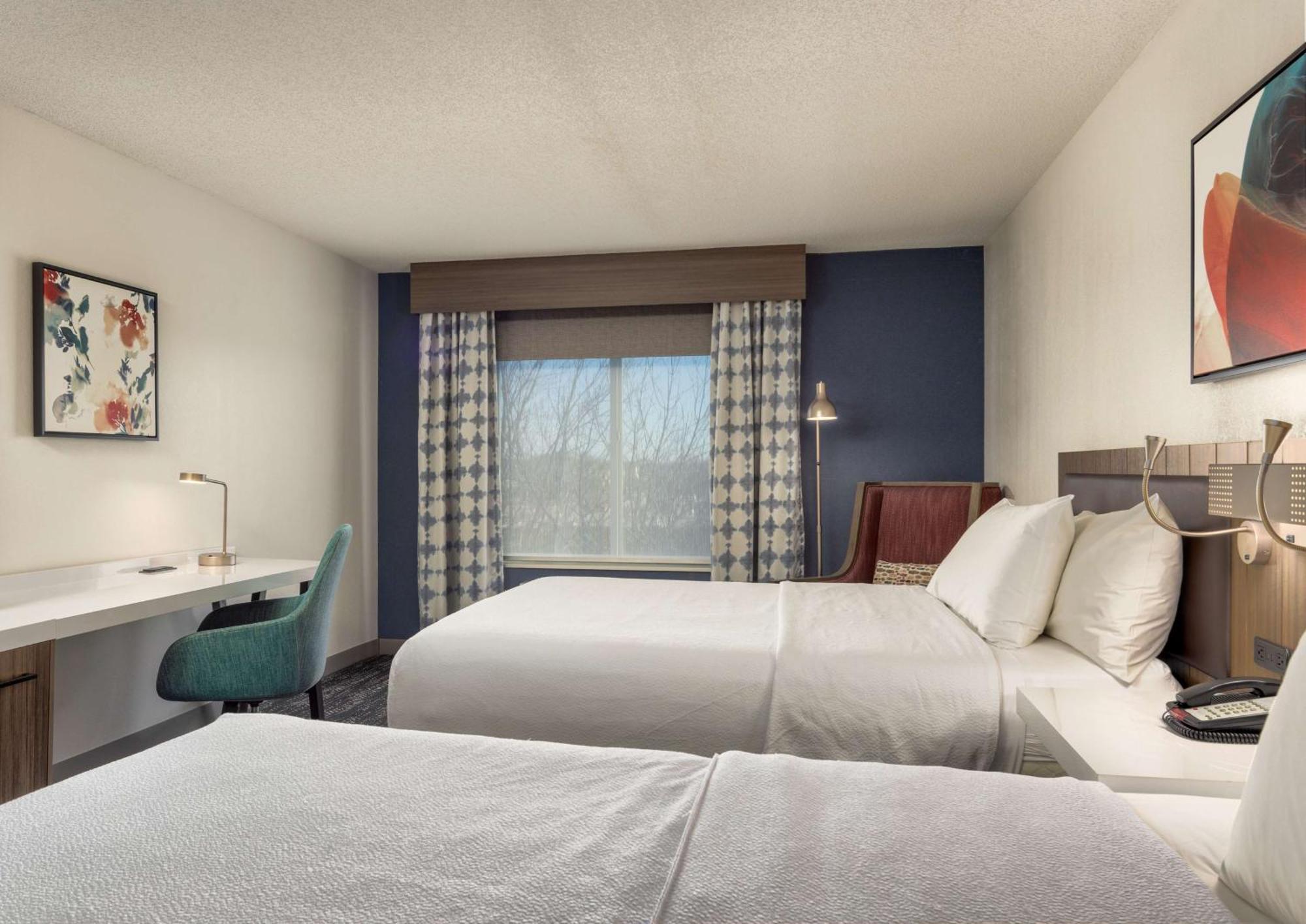 Deluxe Queen Room