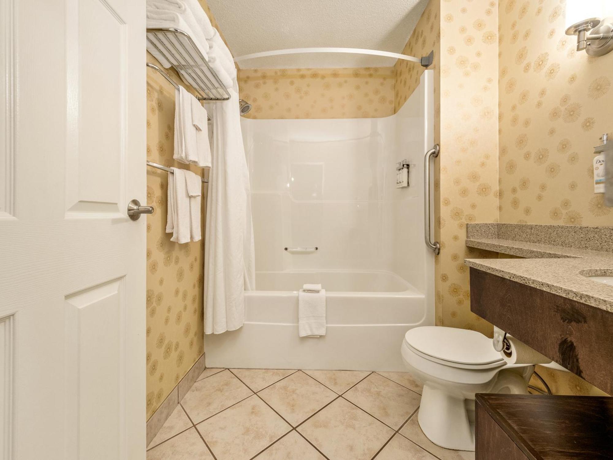 One-Bedroom Suite Two Queen Beds Pool View