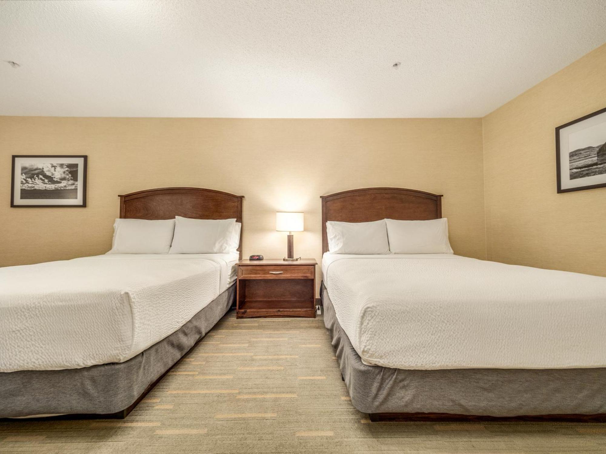 One-Bedroom Suite Two Queen Beds Pool View
