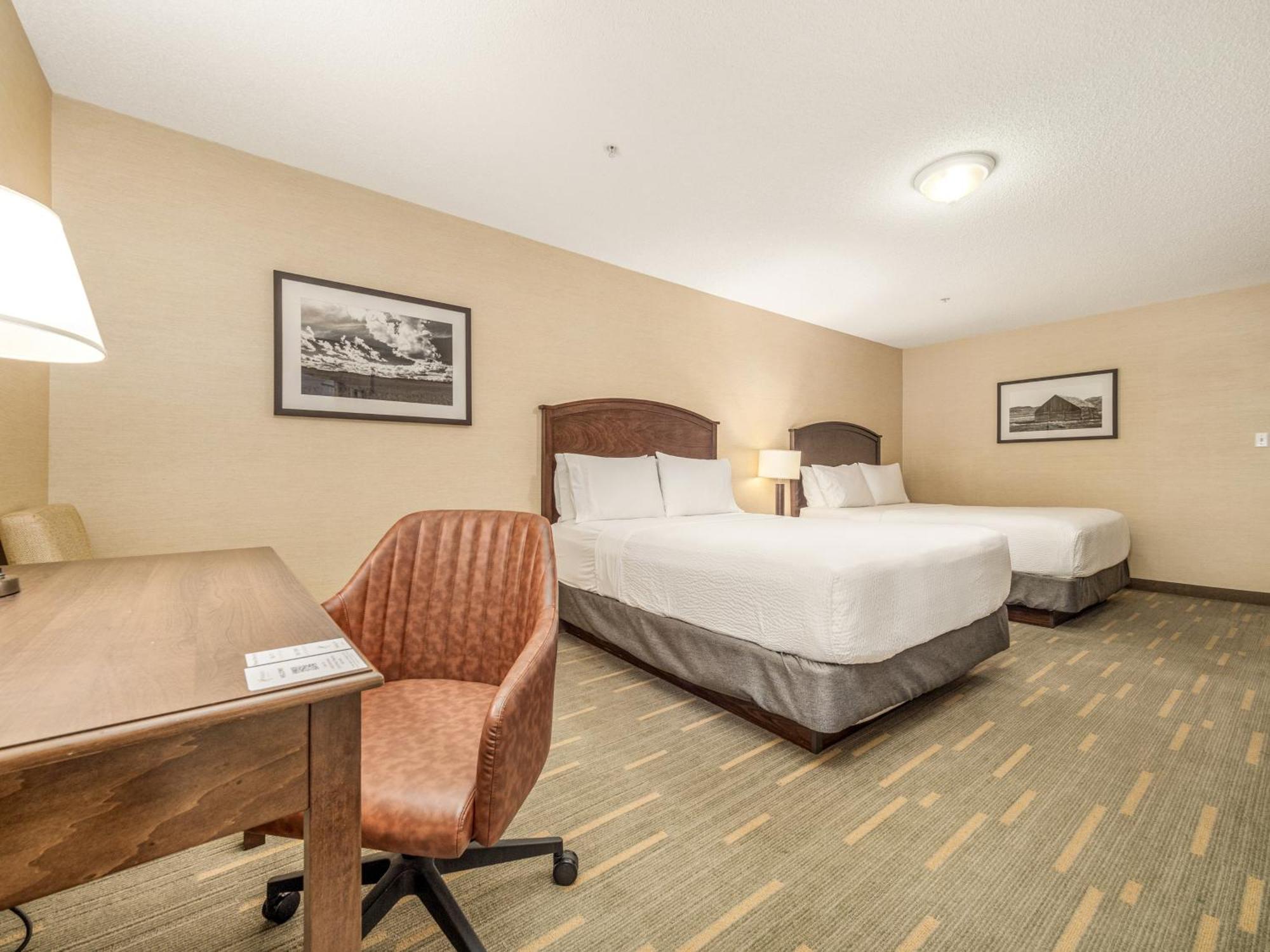 One-Bedroom Suite Two Queen Beds Pool View