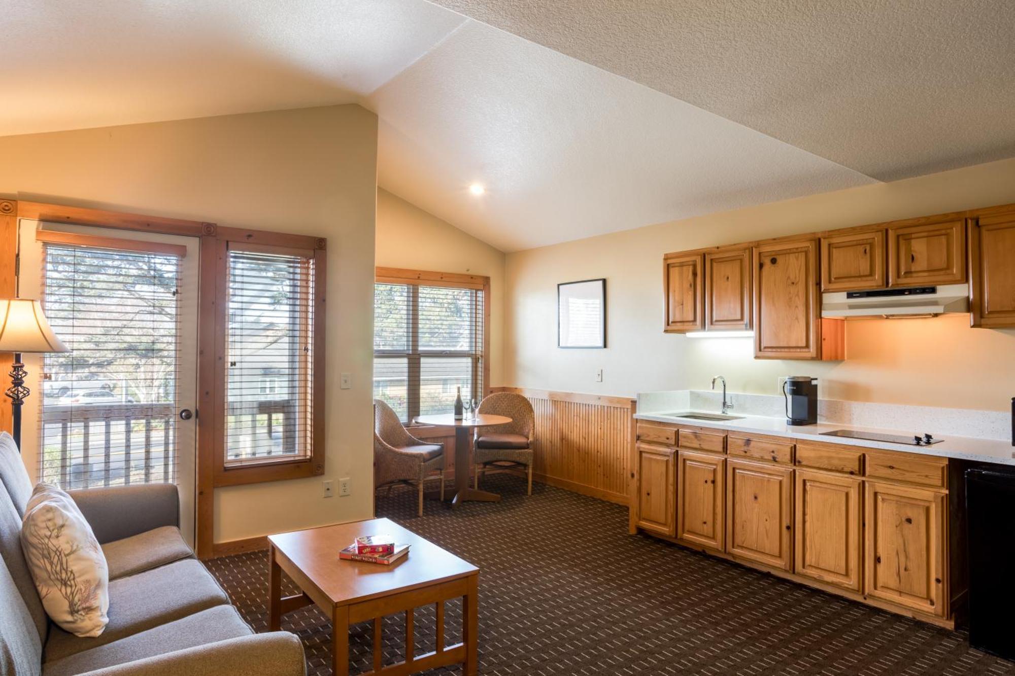 Queen Suite Sofabed 2nd Floor Pets Allowed