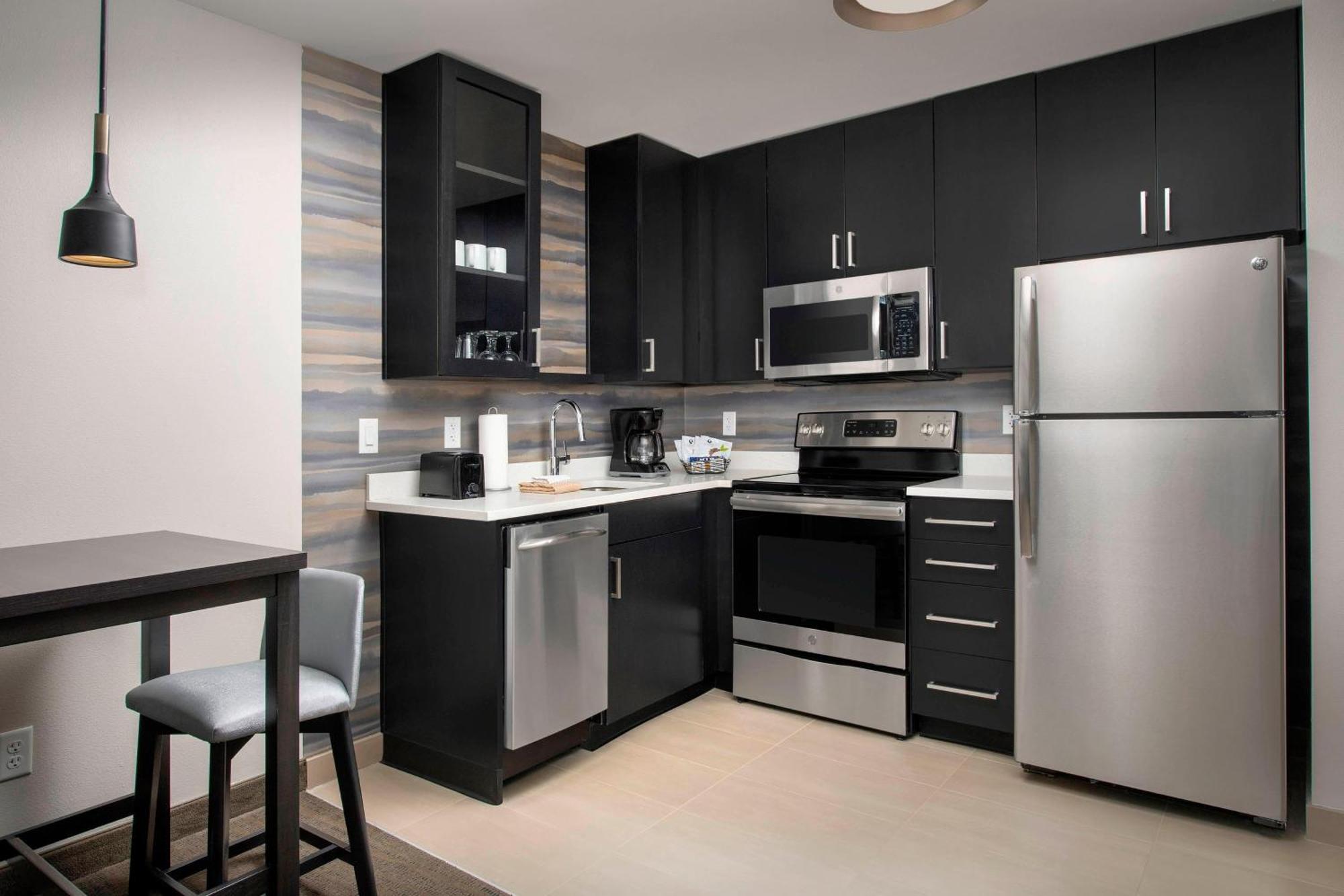 1 Bedroom Suite, 1 King, Sofa bed