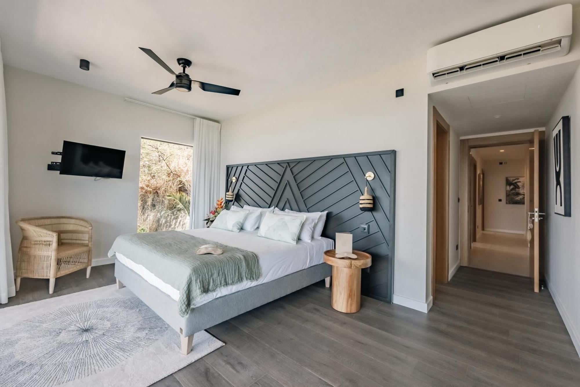 Legend Premium Suite Oceanview & Pool
