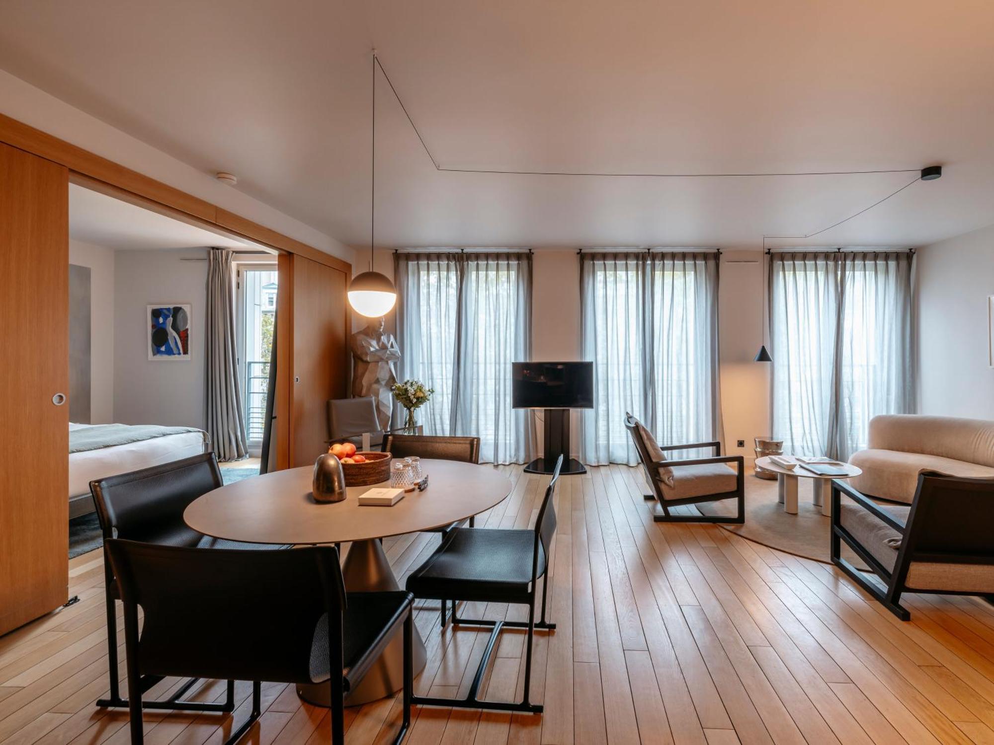 One-Bedroom Apartment City View