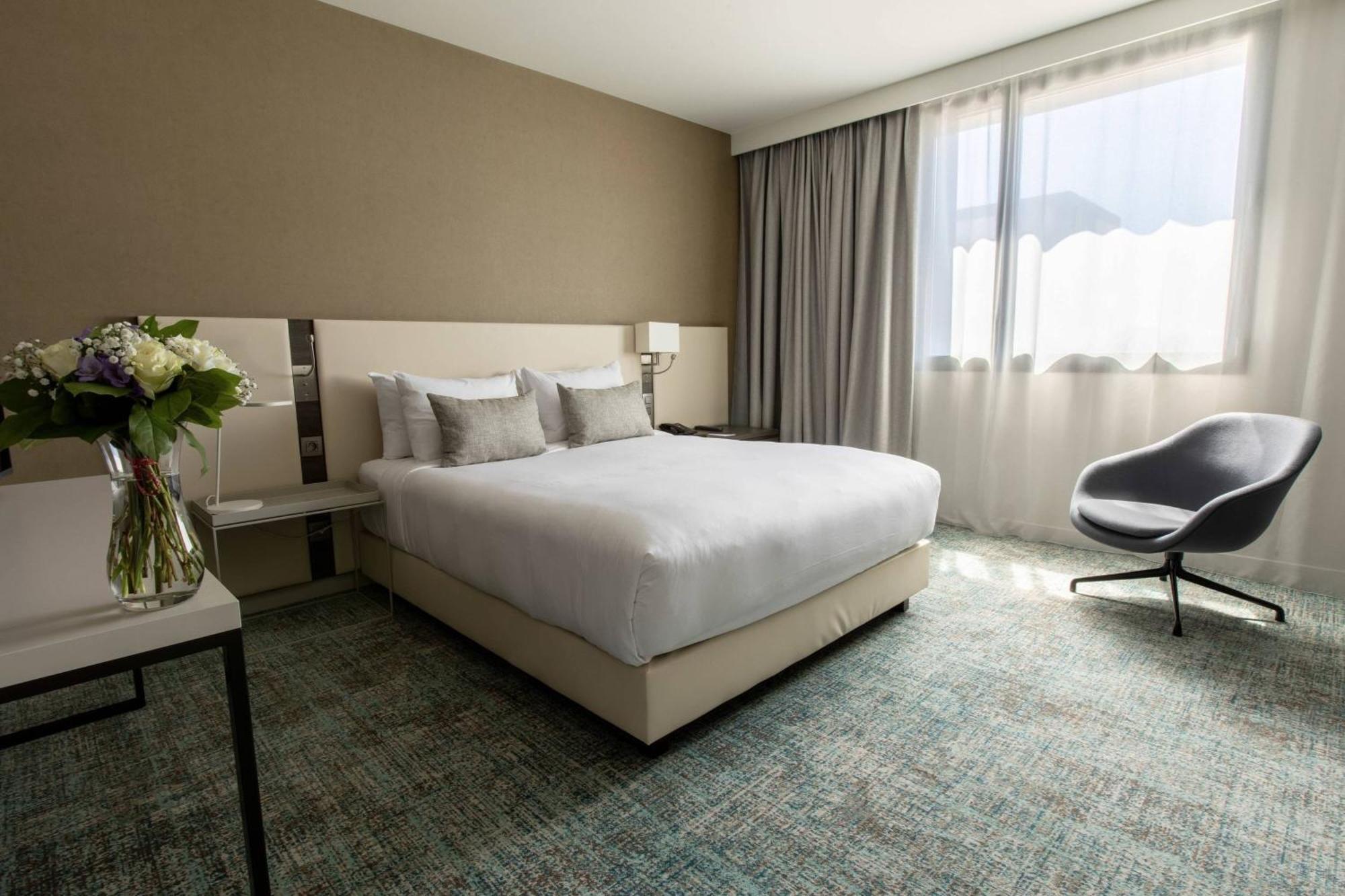 1 Bedroom Suite 1 Queen Sofa bed