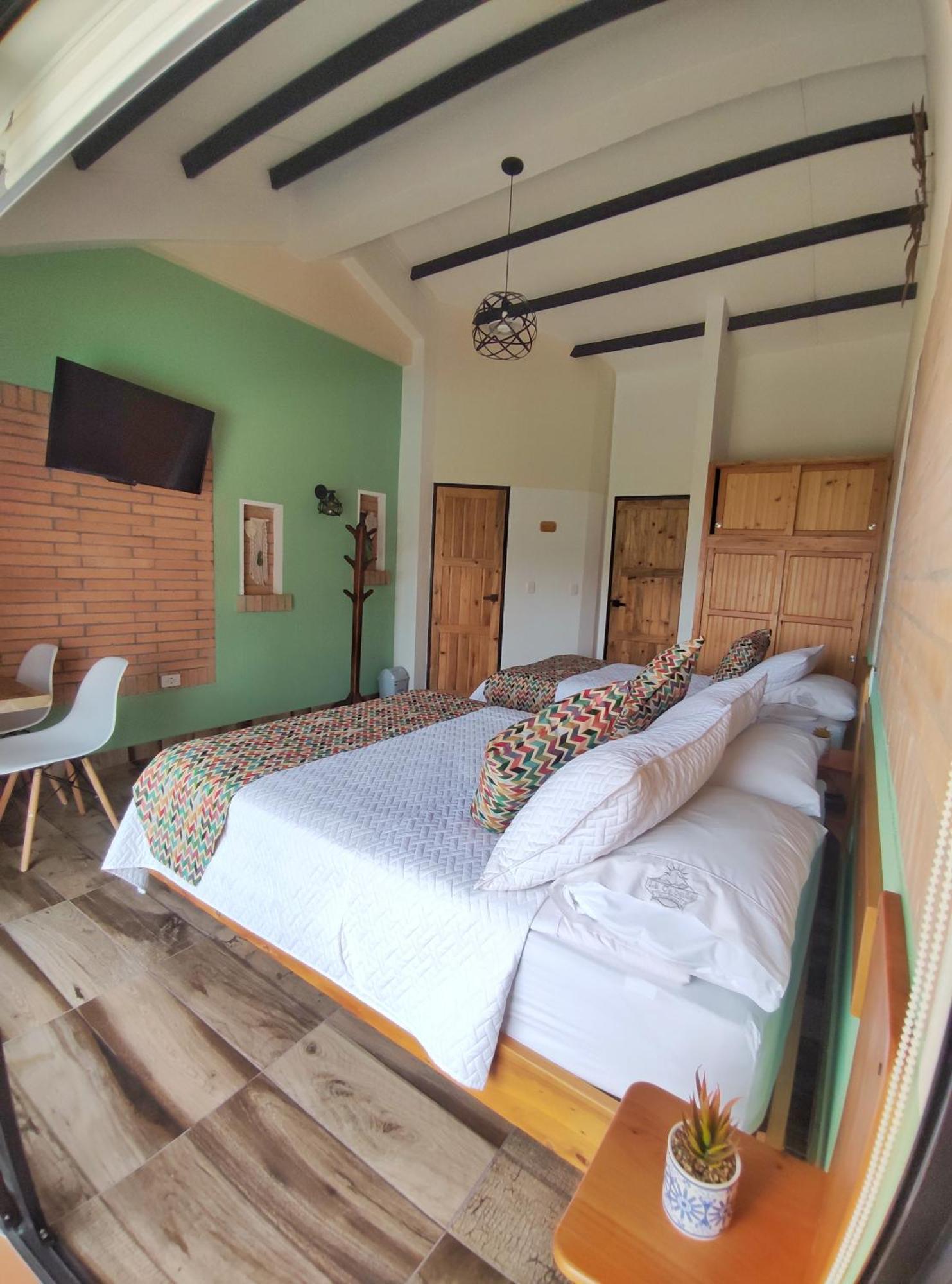 Habitación Triple con balcón