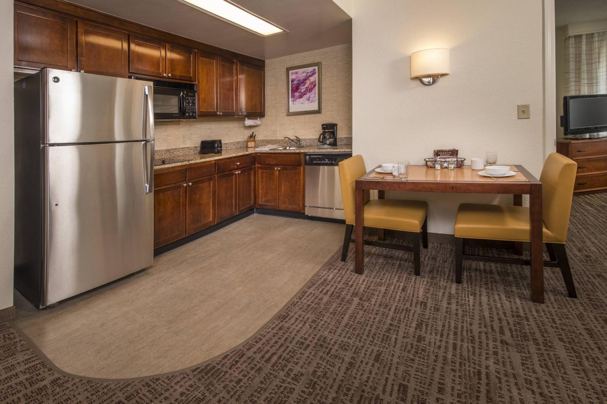 One-Bedroom Queen Suite