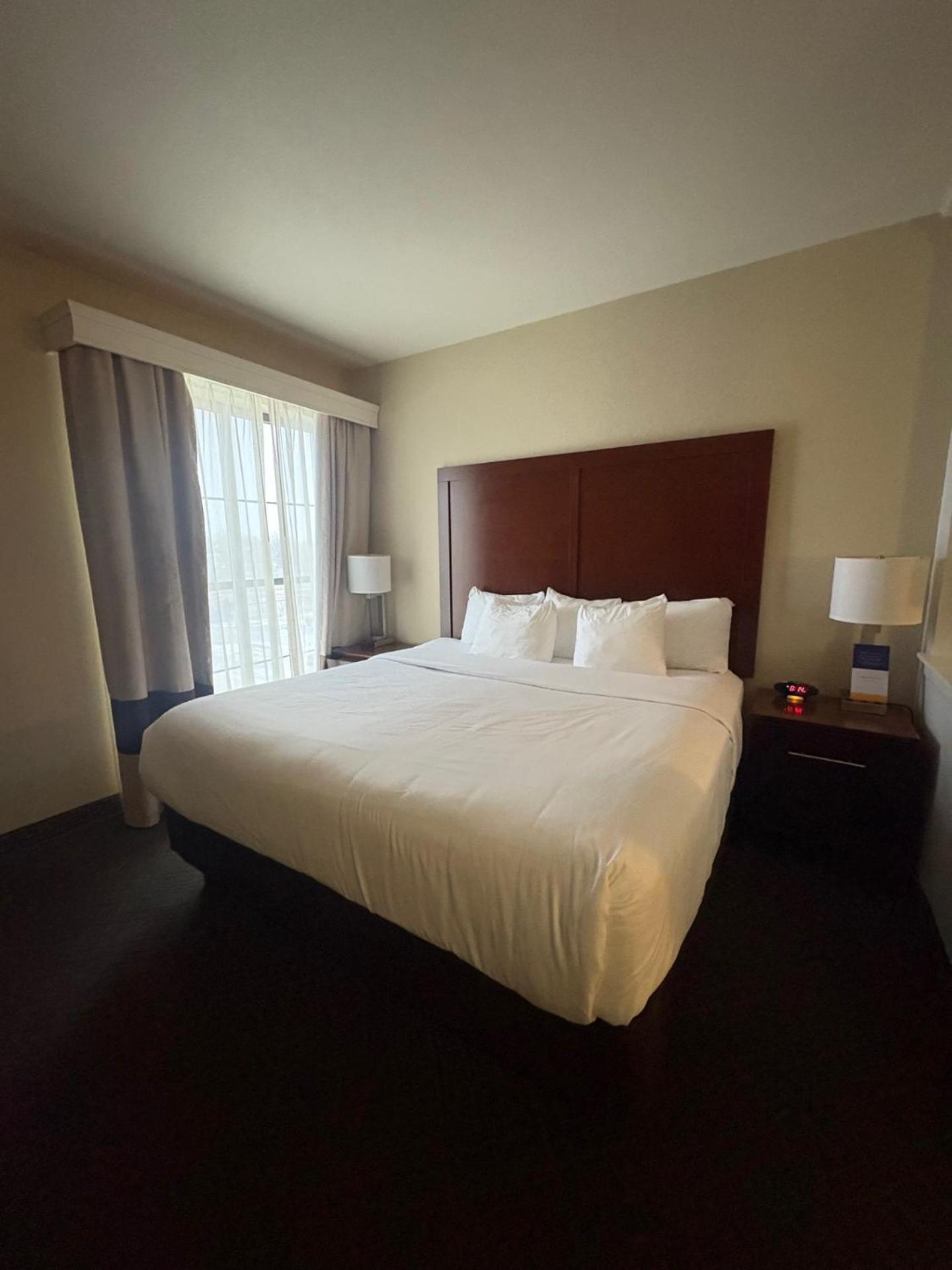 King Suite with Whirlpool - Non-Smoking