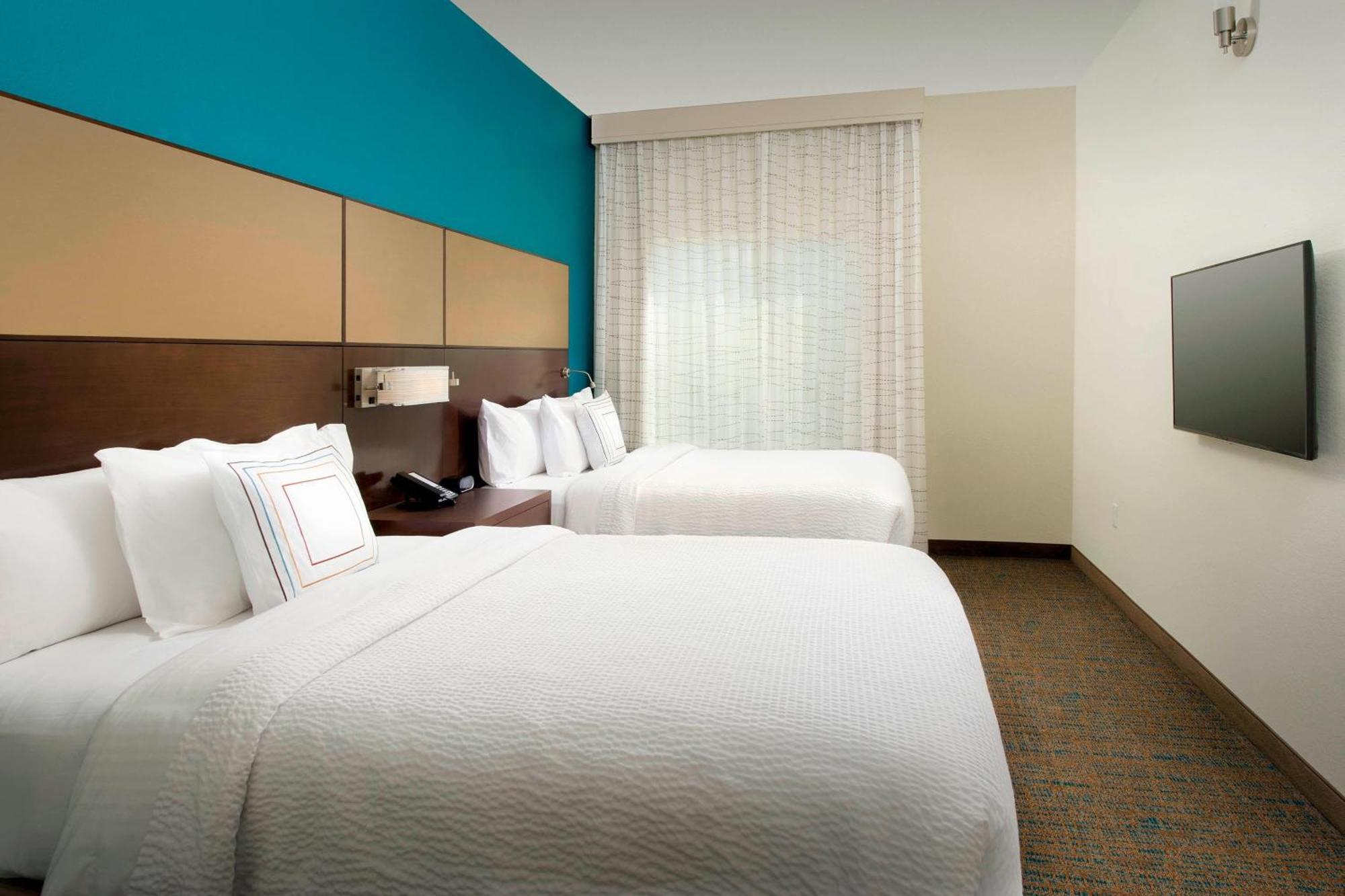 One-Bedroom Queen Suite