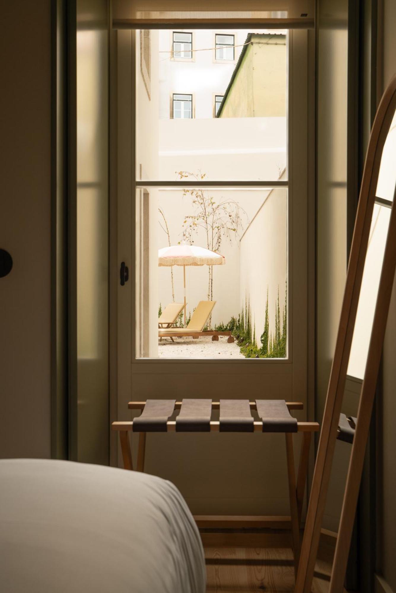 Deluxe Garden Apartment