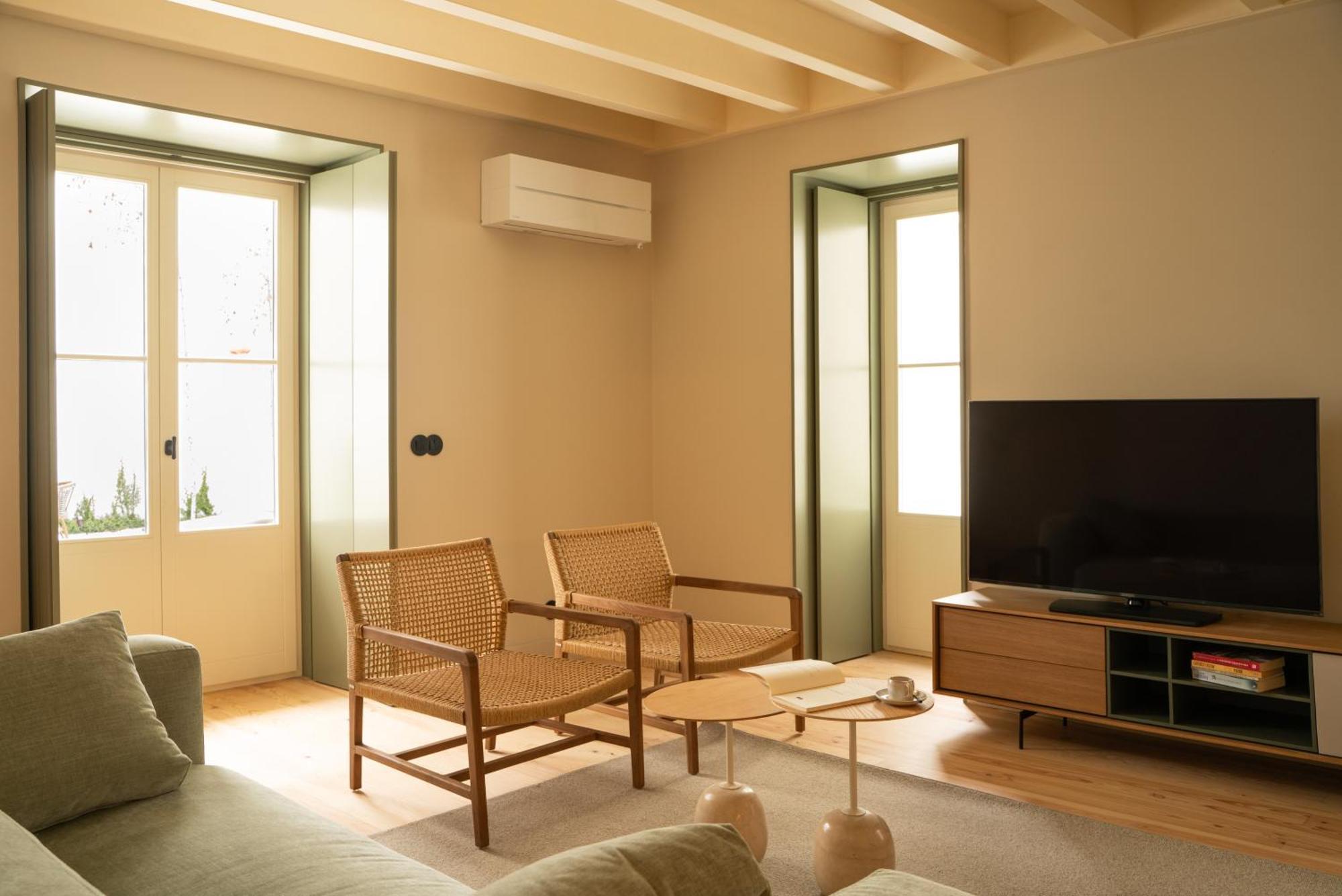 Deluxe Garden Apartment