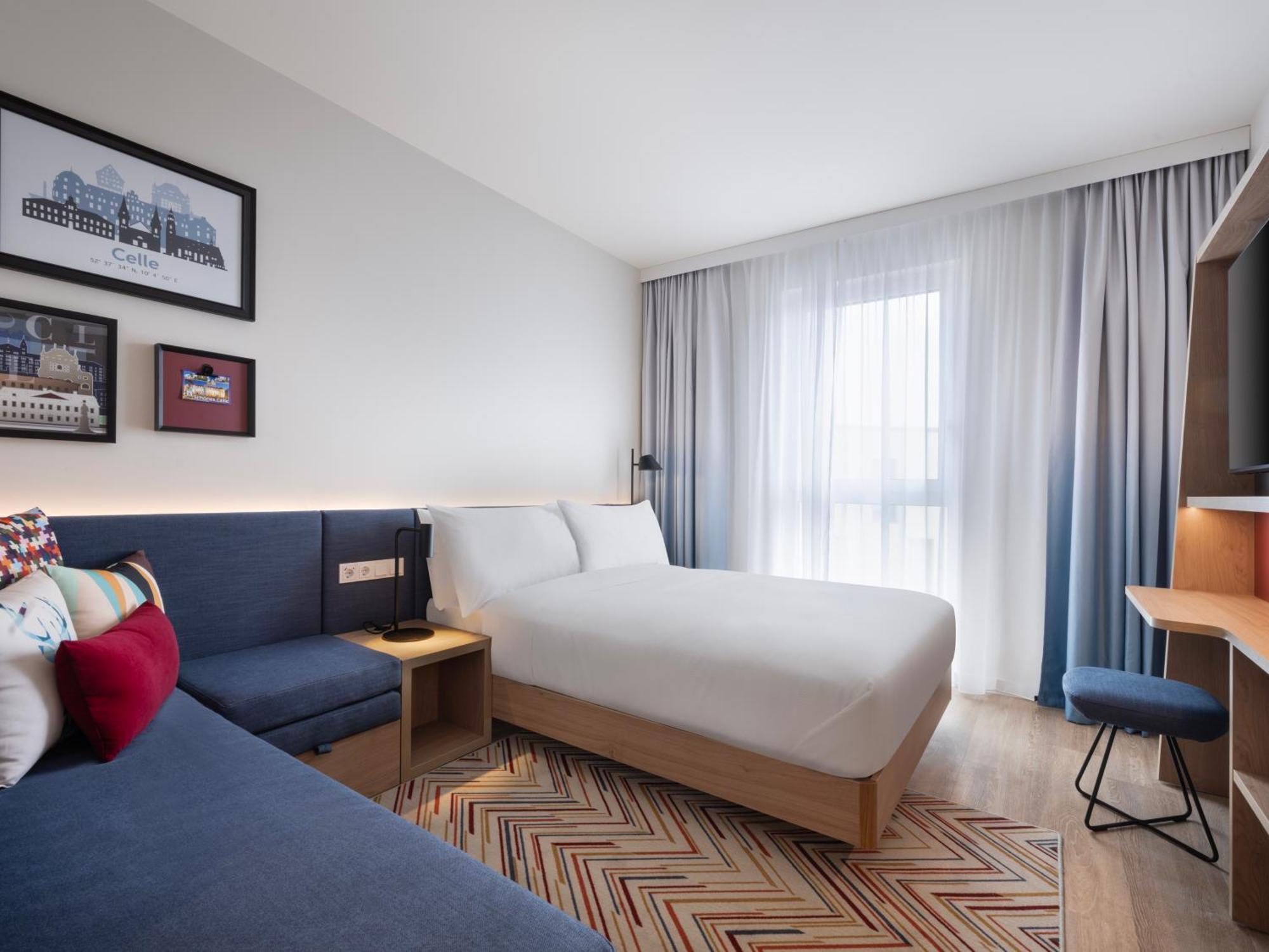 Zimmer mit Queensize-Bett und Schlafsofa