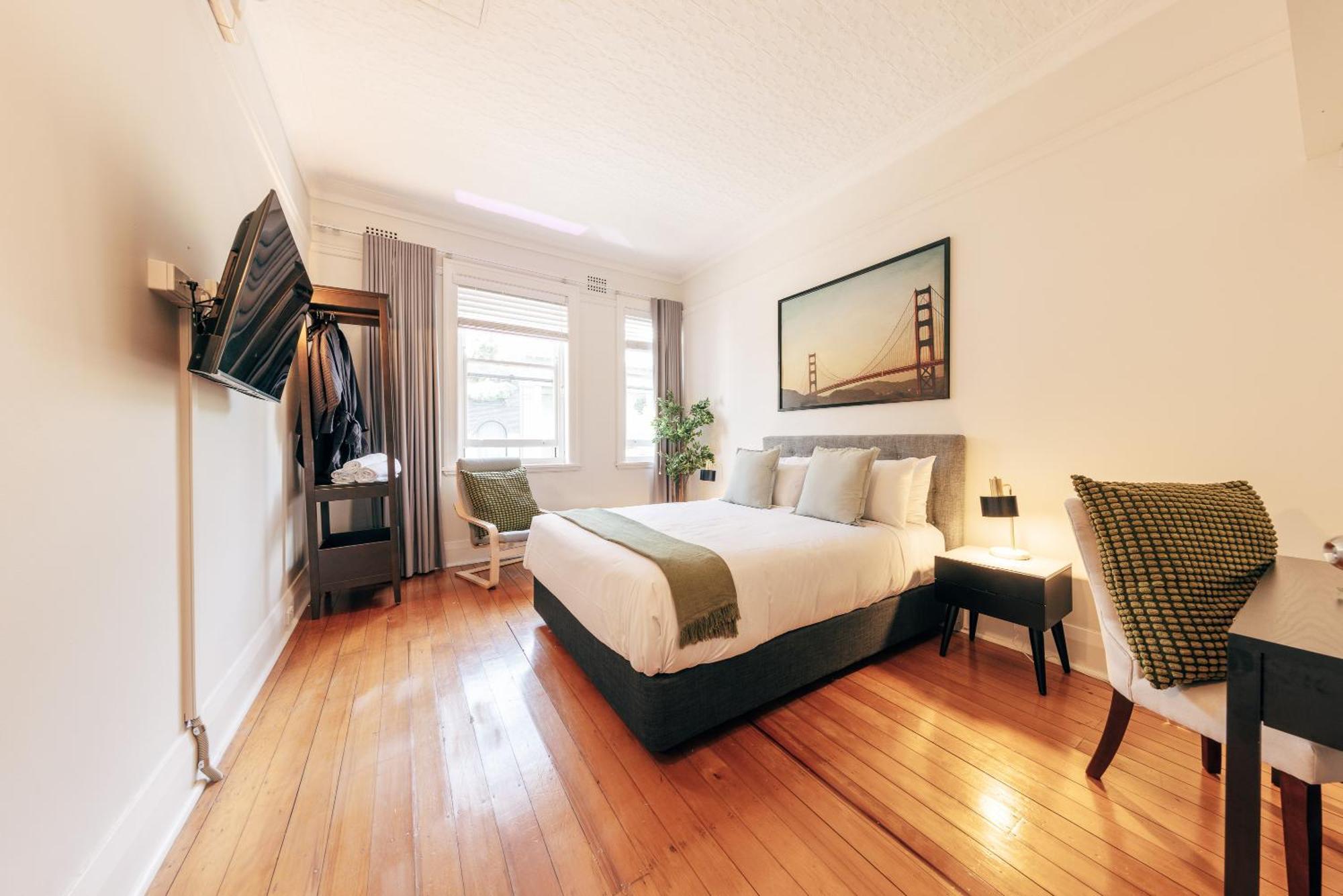 Deluxe Queen Room with Shared Bathroom