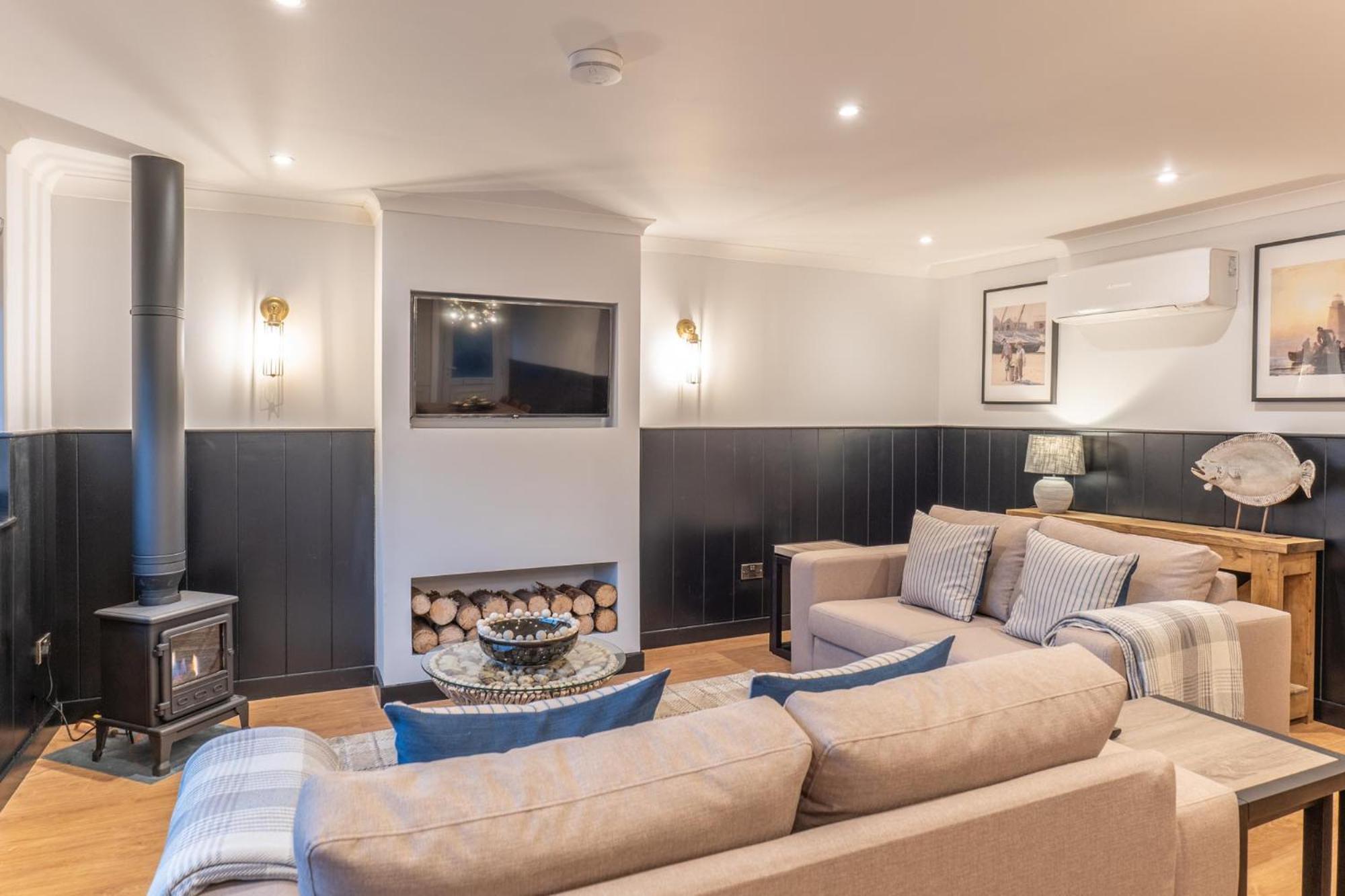 Pet friendly Hot Tub Cottage 2 Bed