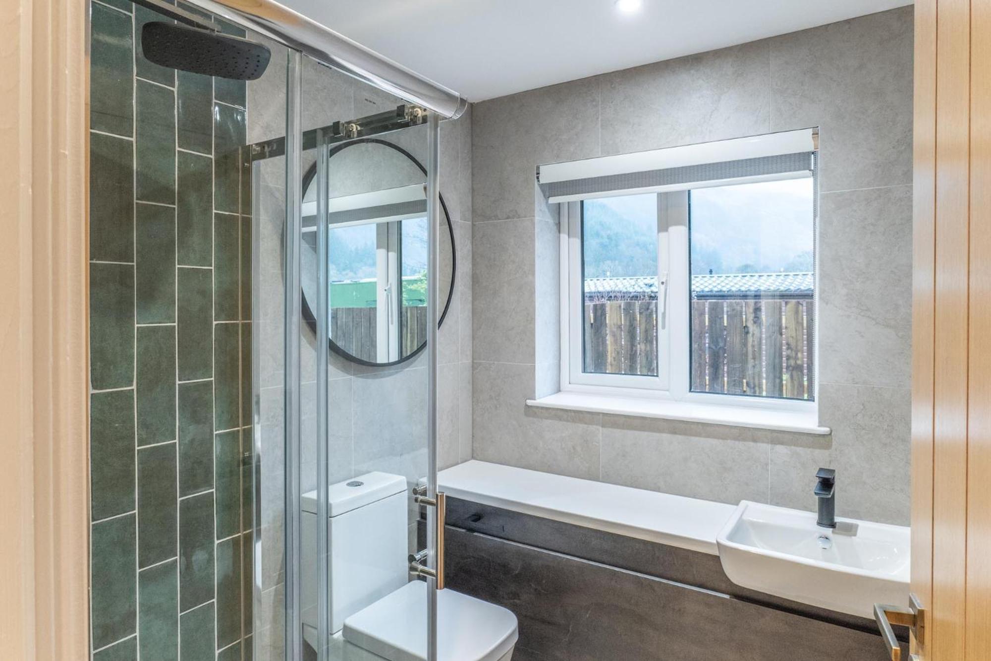 Pet friendly Hot Tub Cottage 2 Bed