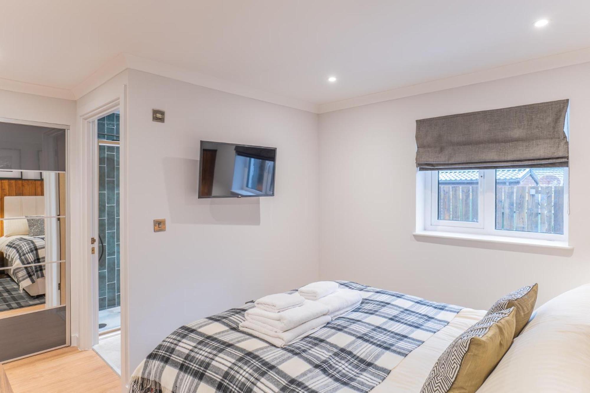 Pet friendly Hot Tub Cottage 2 Bed