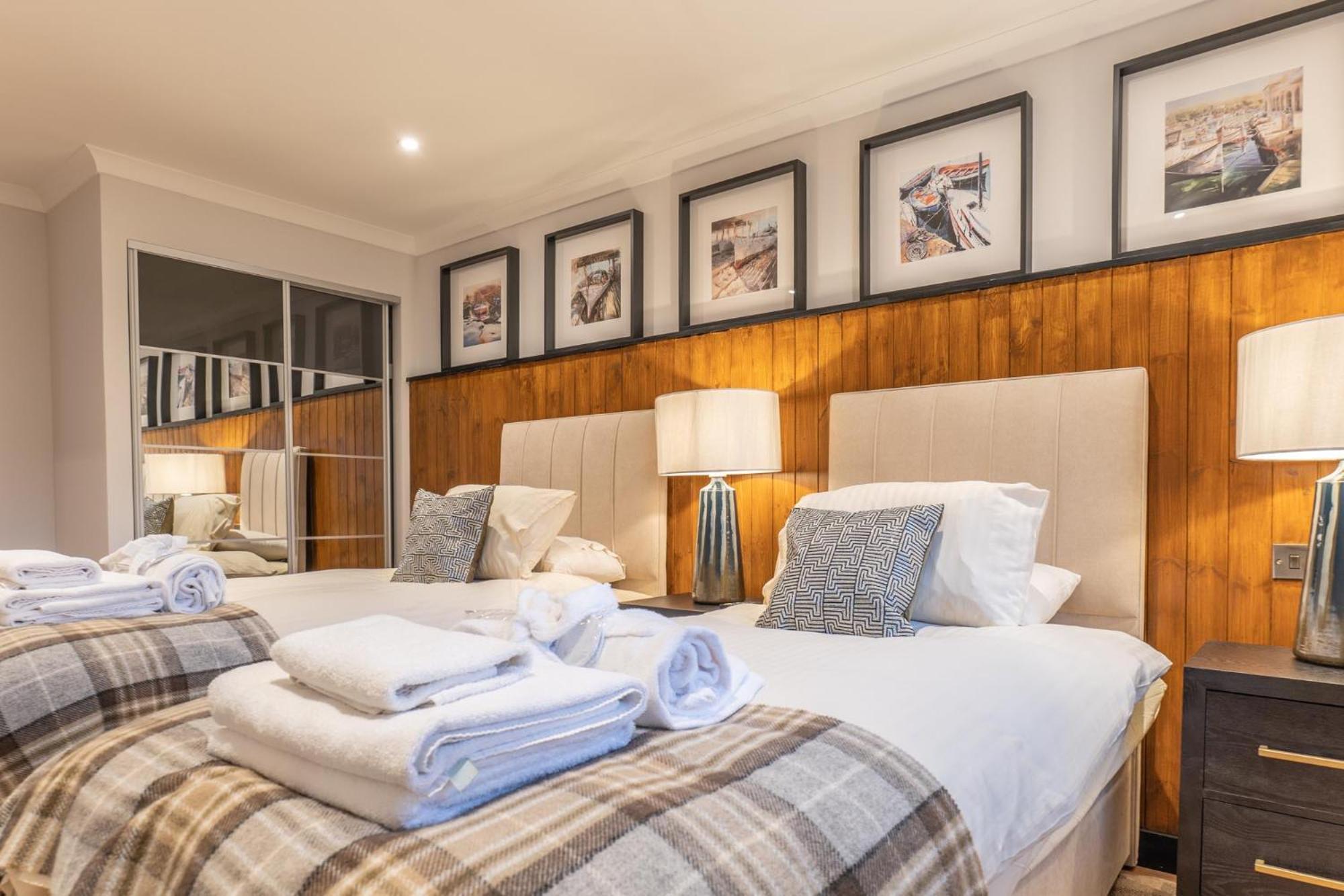 Pet friendly Hot Tub Cottage 2 Bed
