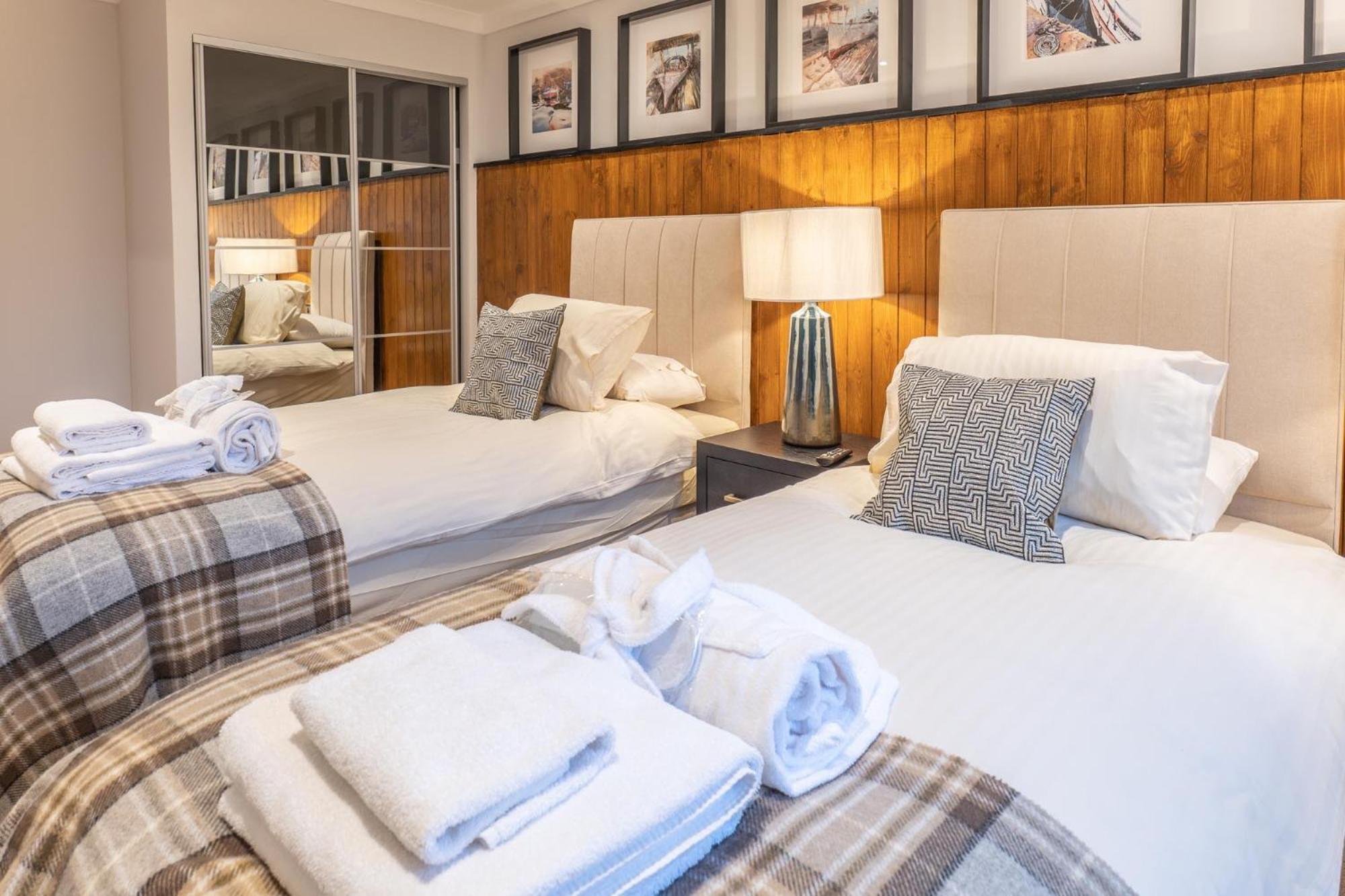 Pet friendly Hot Tub Cottage 2 Bed