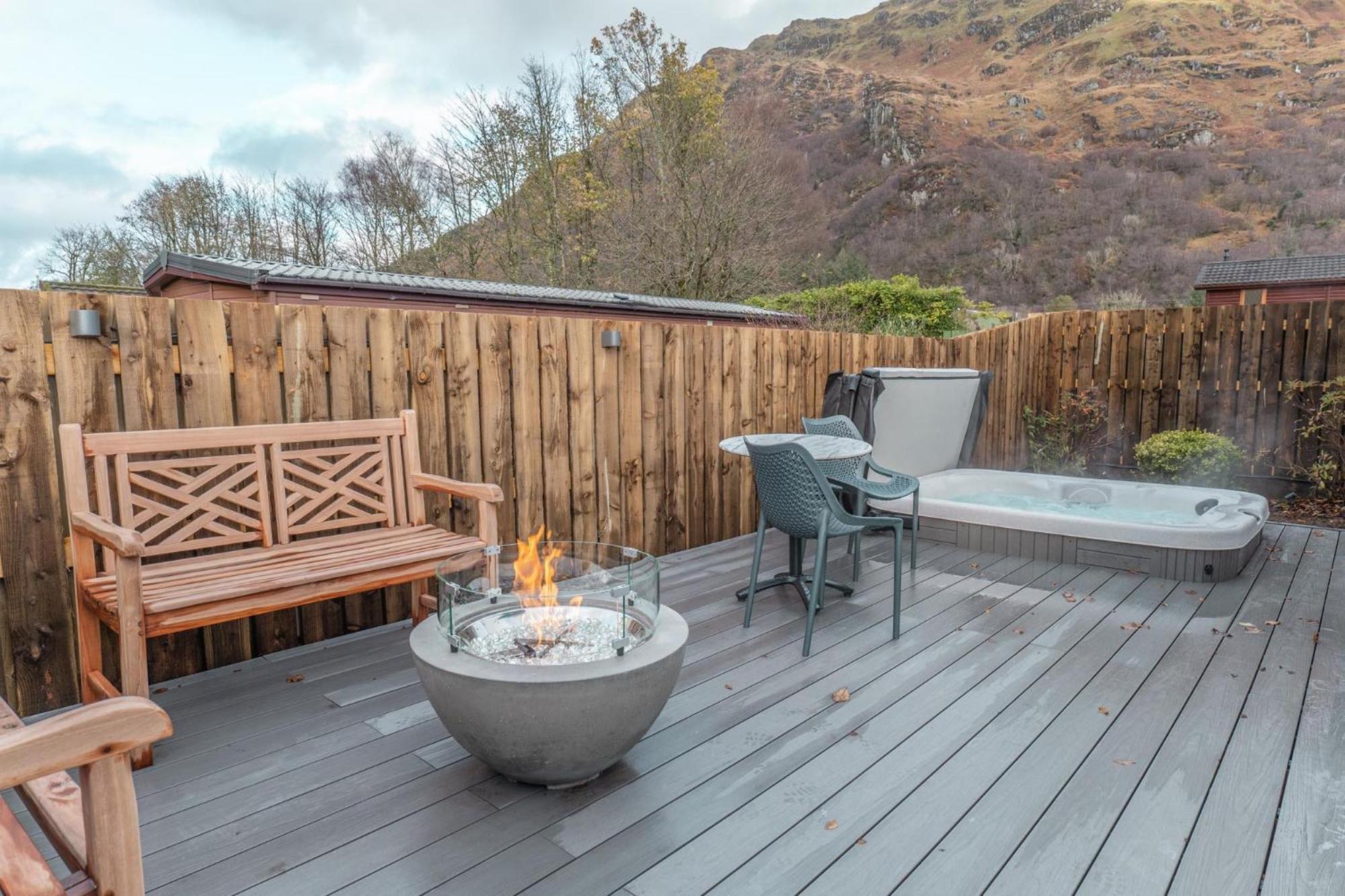 Pet friendly Hot Tub Cottage 2 Bed