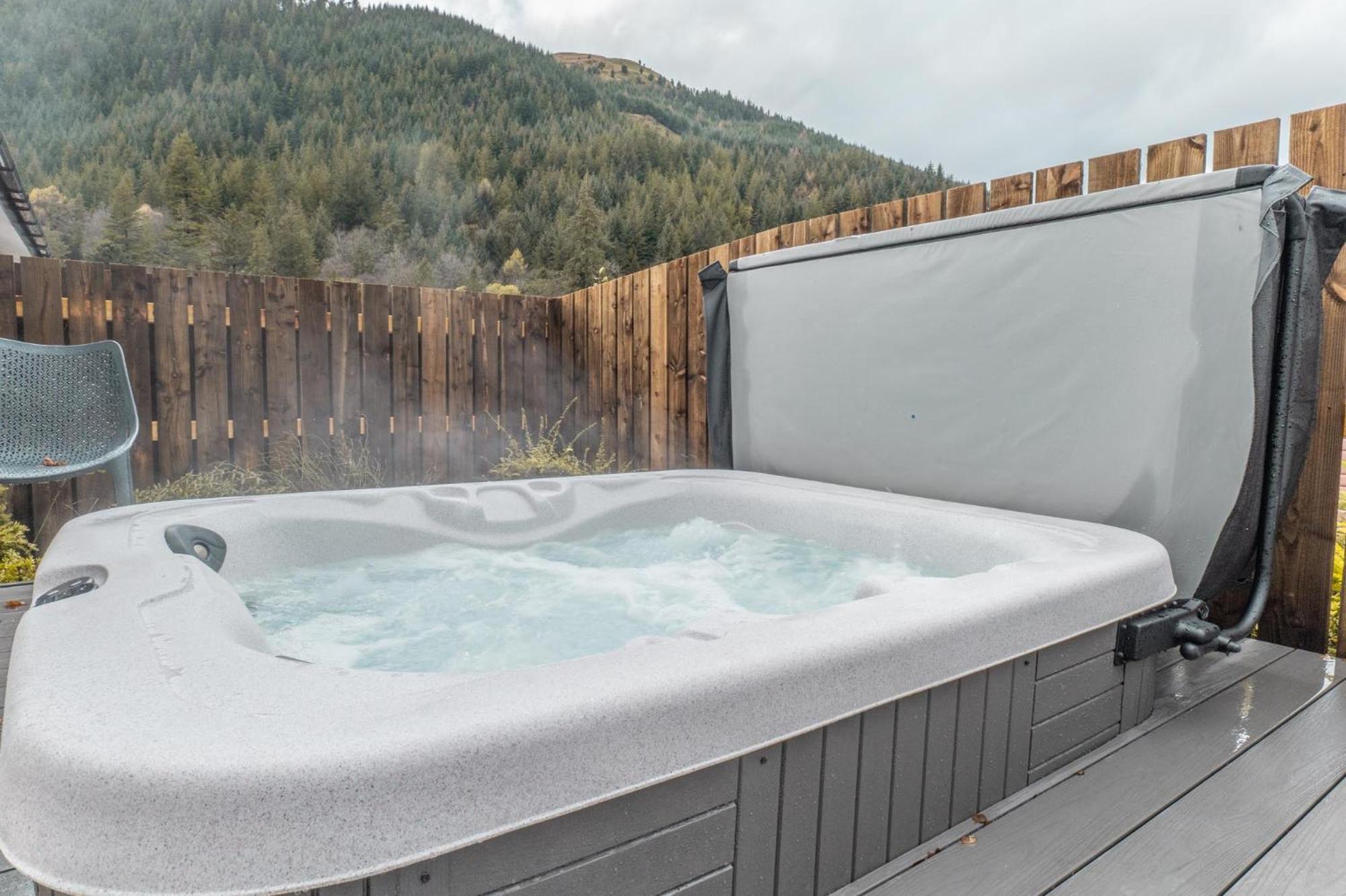 Pet friendly Hot Tub Cottage 2 Bed