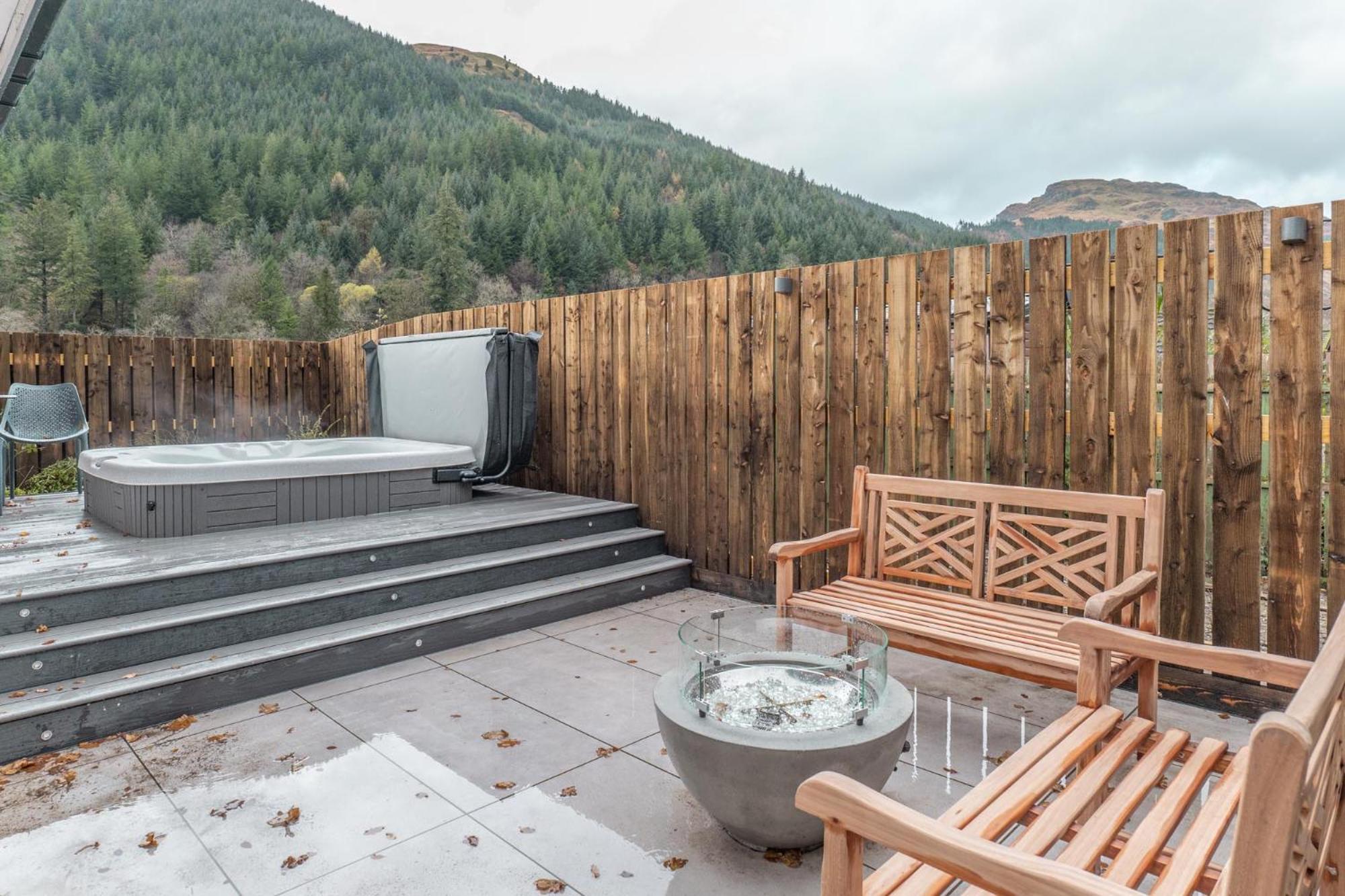 Pet friendly Hot Tub Cottage 2 Bed
