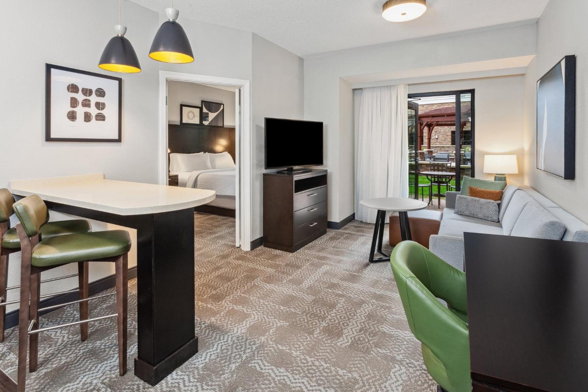 Studio King Suite Patio