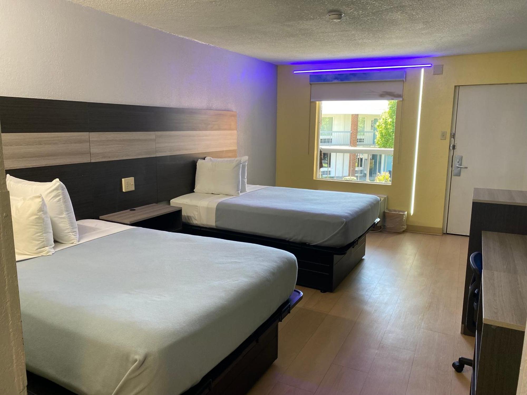 Double Room Two Double Beds Non-Smoking