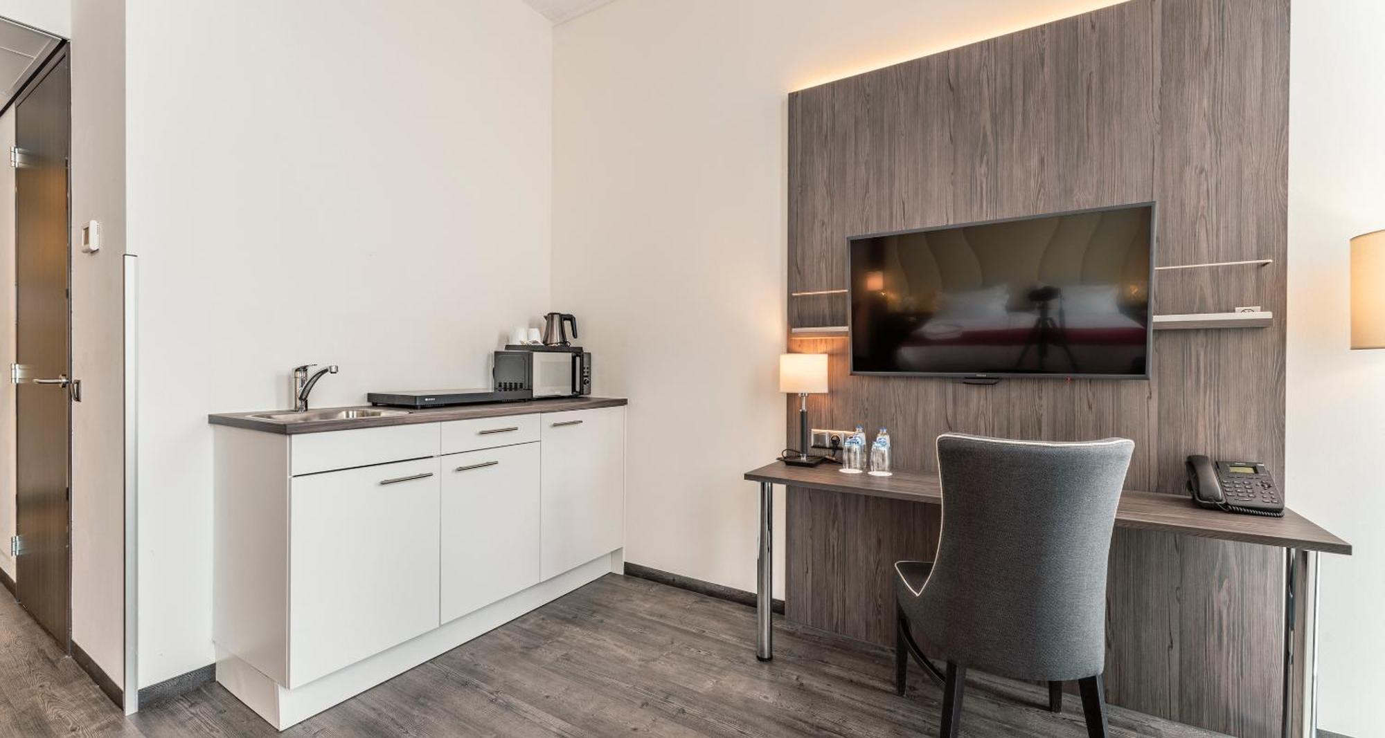Superior Twin Room Kitchenette