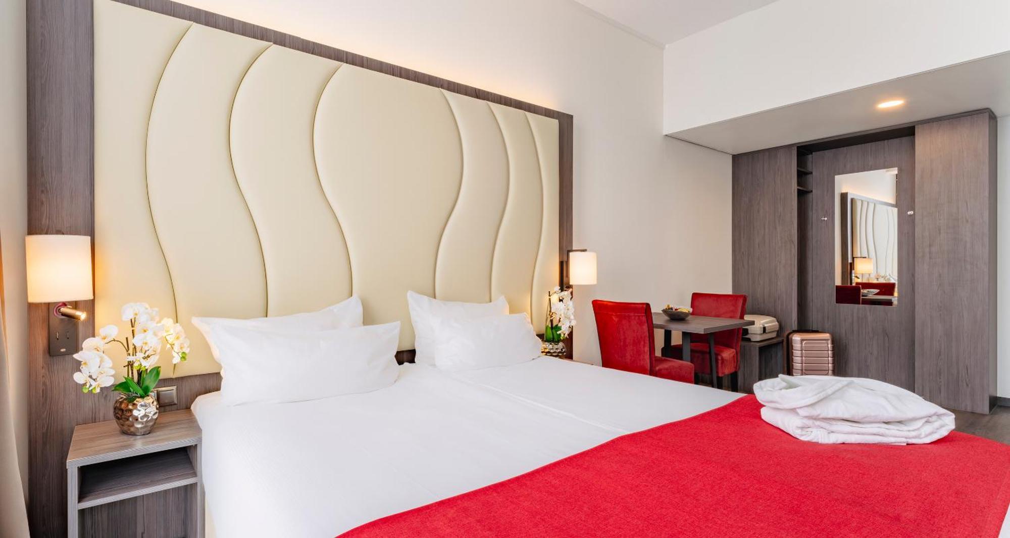 Superior Twin Room Kitchenette