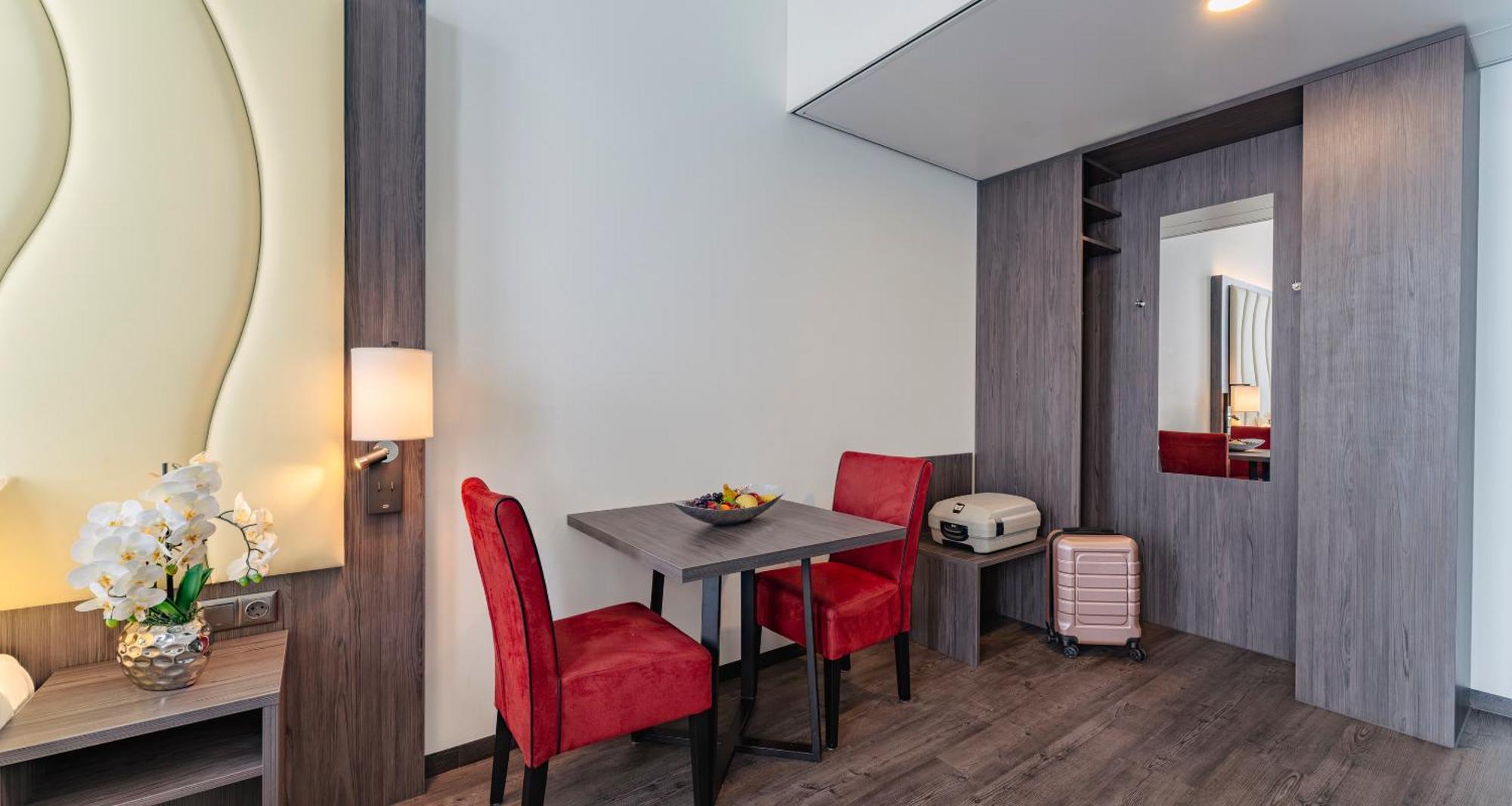 Superior Twin Room Kitchenette