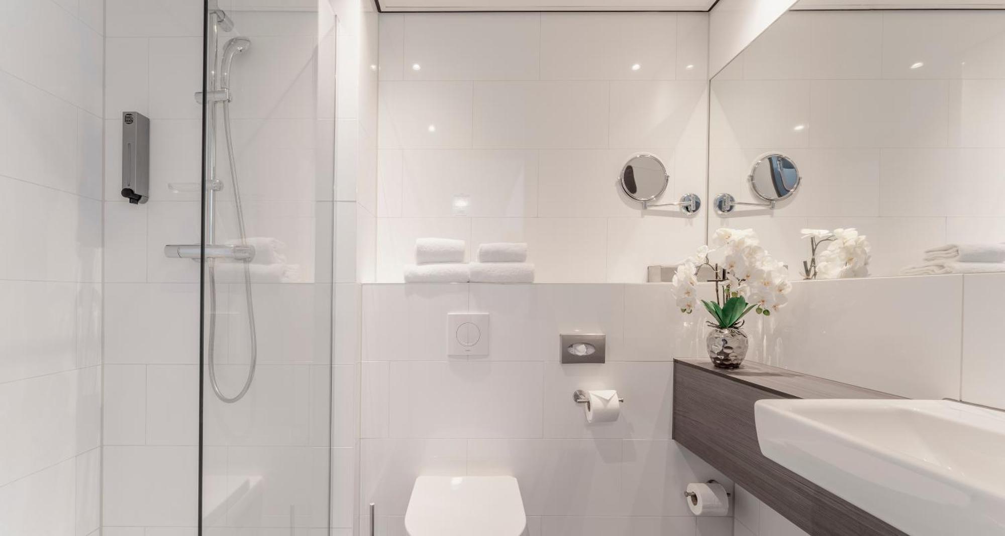 Superior Twin Room Kitchenette