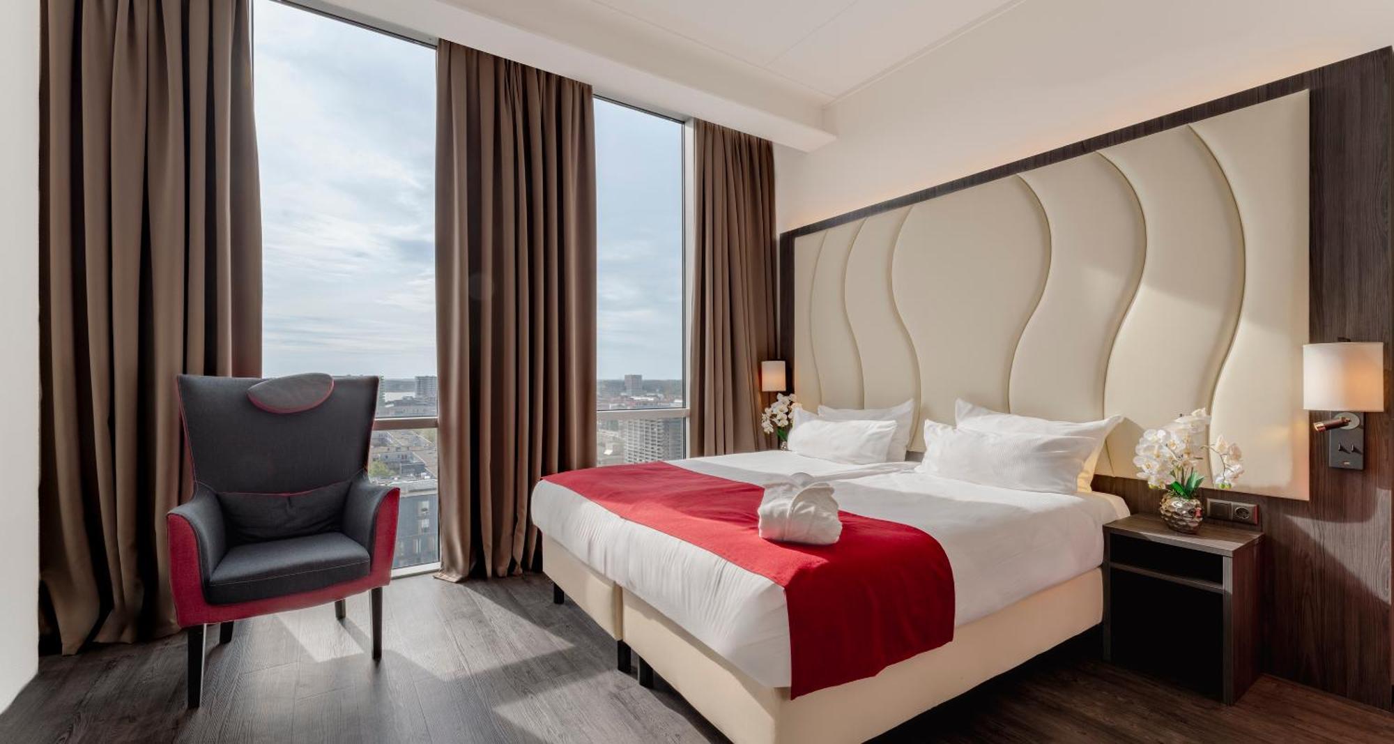 Superior Twin Room Kitchenette