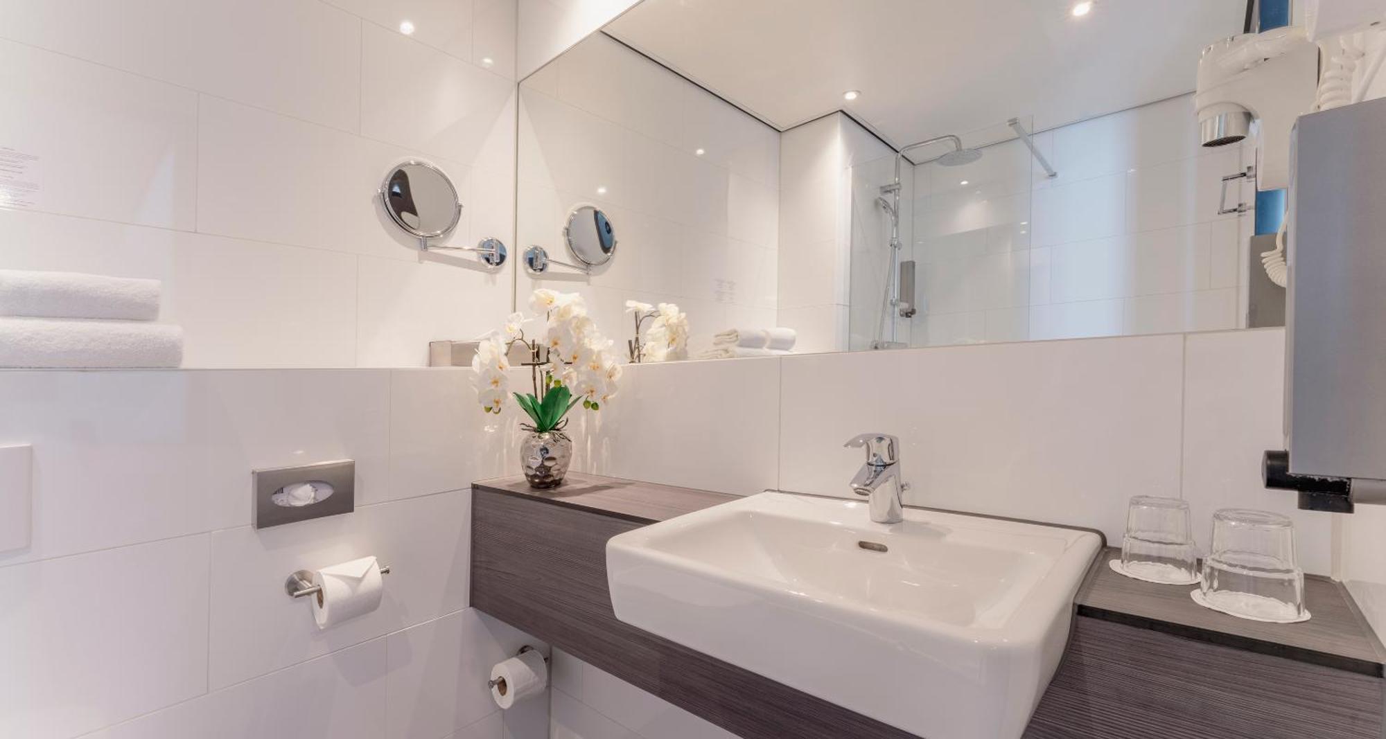 Superior Twin Room Kitchenette