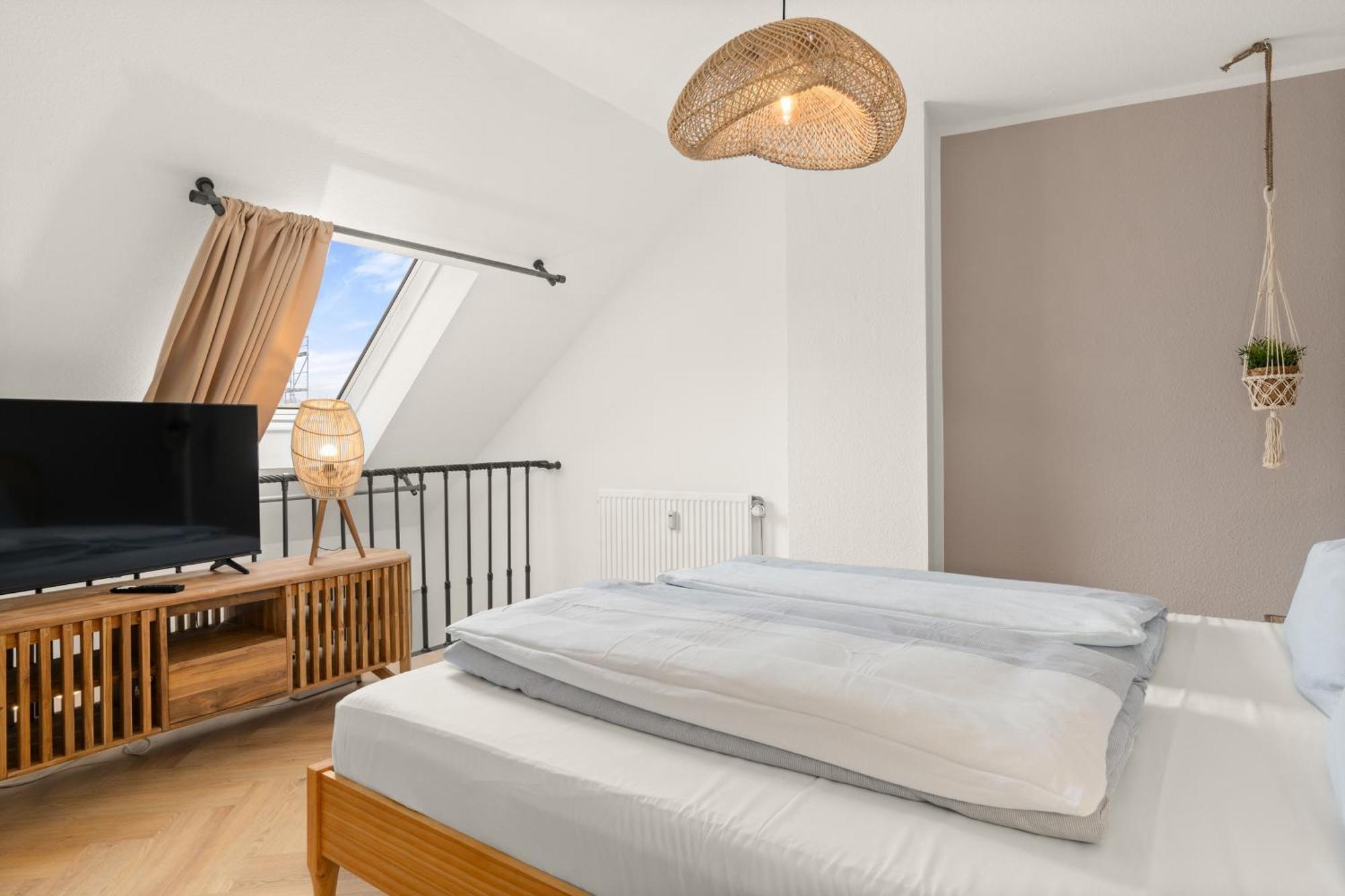 Standard Queen Room